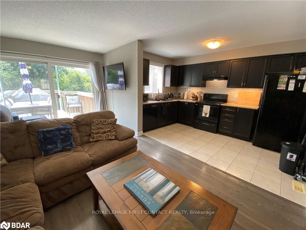 63 Sydenham, Barrie 5