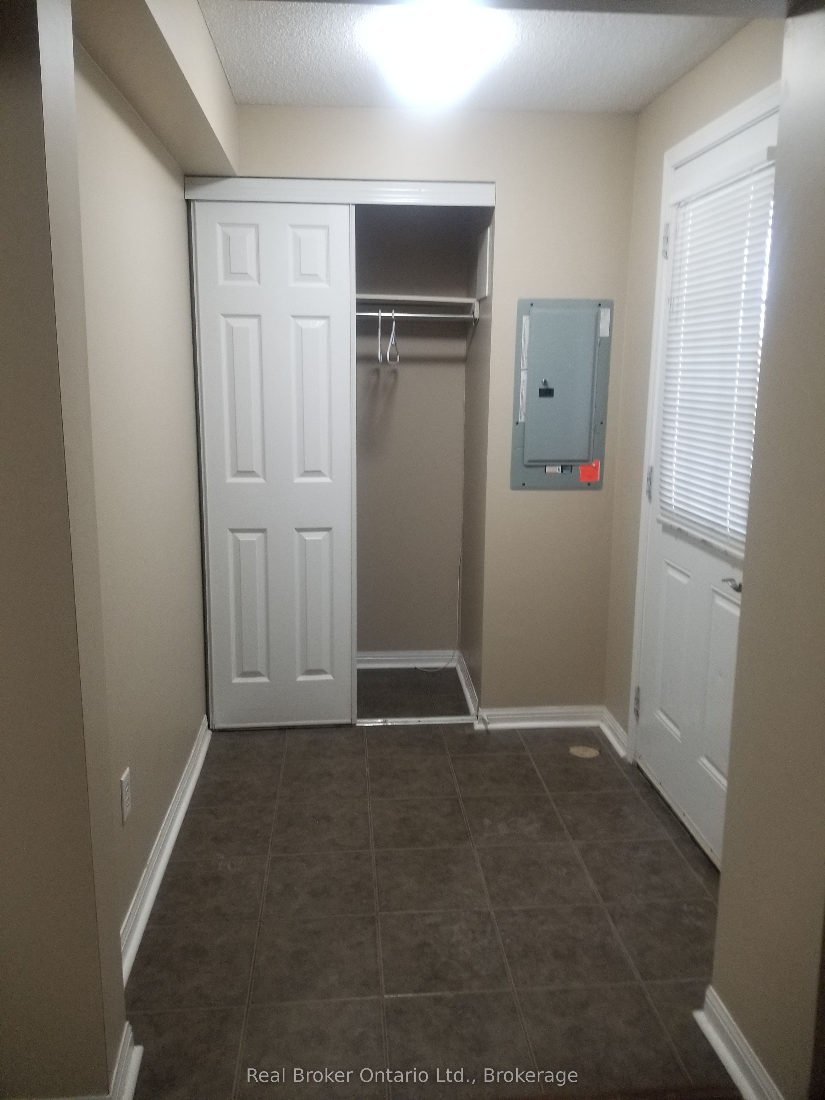 Unit 13 - 175 Stanley Street, Barrie 3