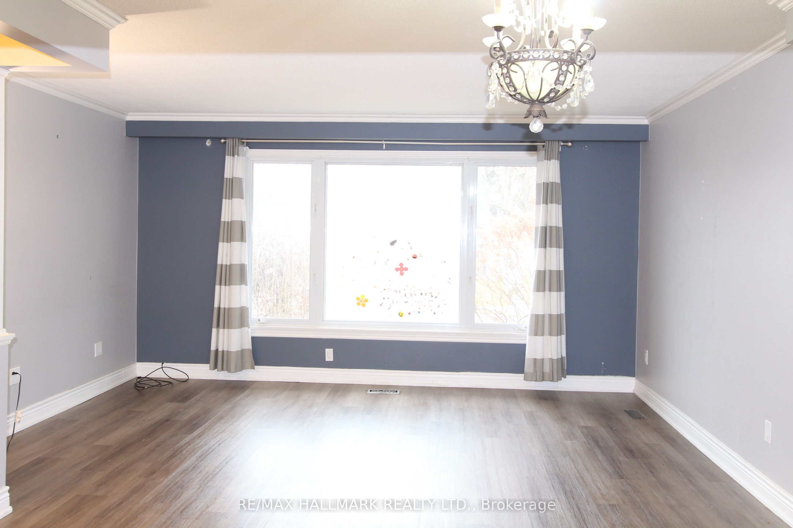 Unit Upper Unit - 8 Meadowland Avenue, Barrie 2