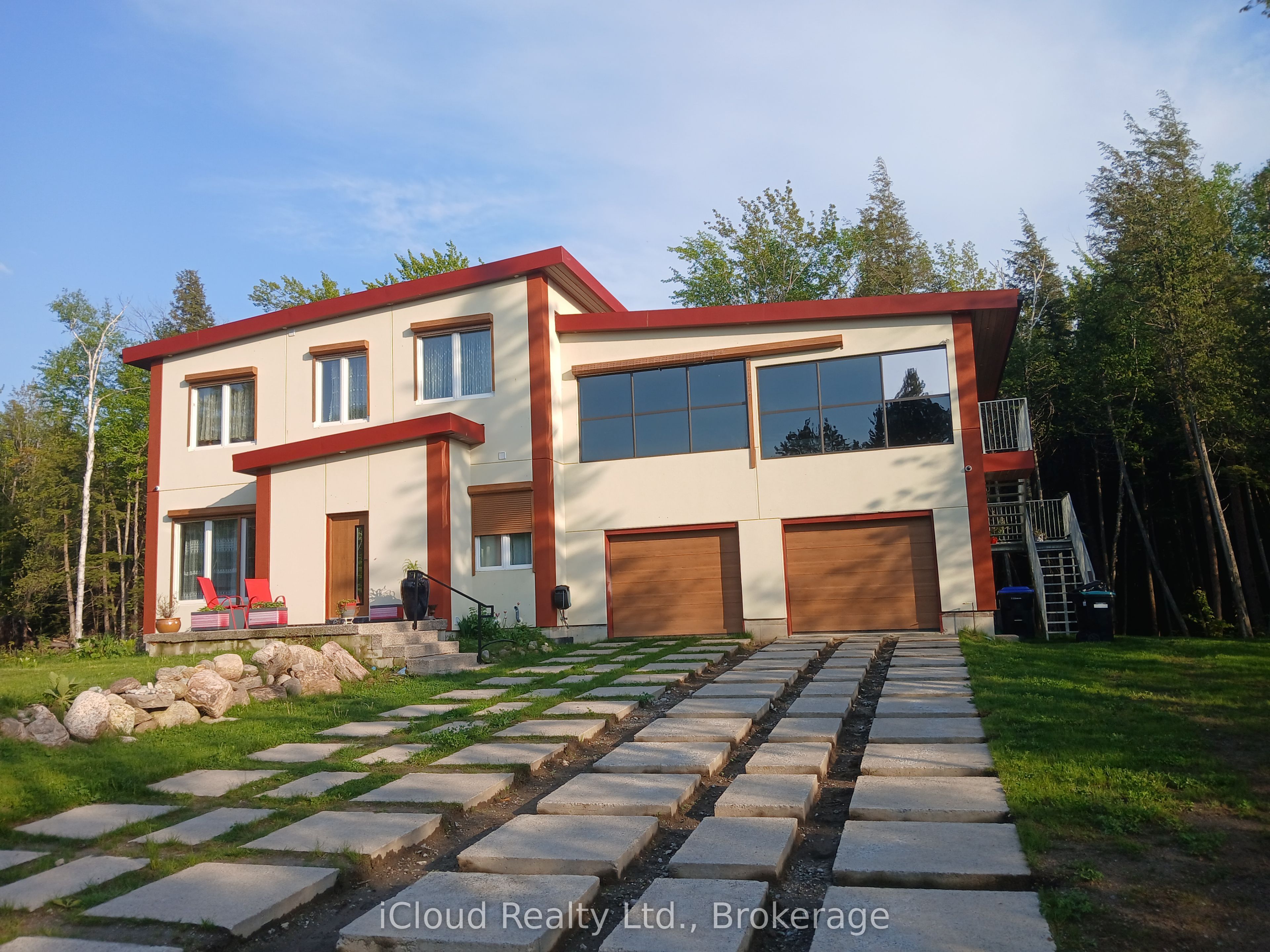 2216 Champlain Road, Tiny 1