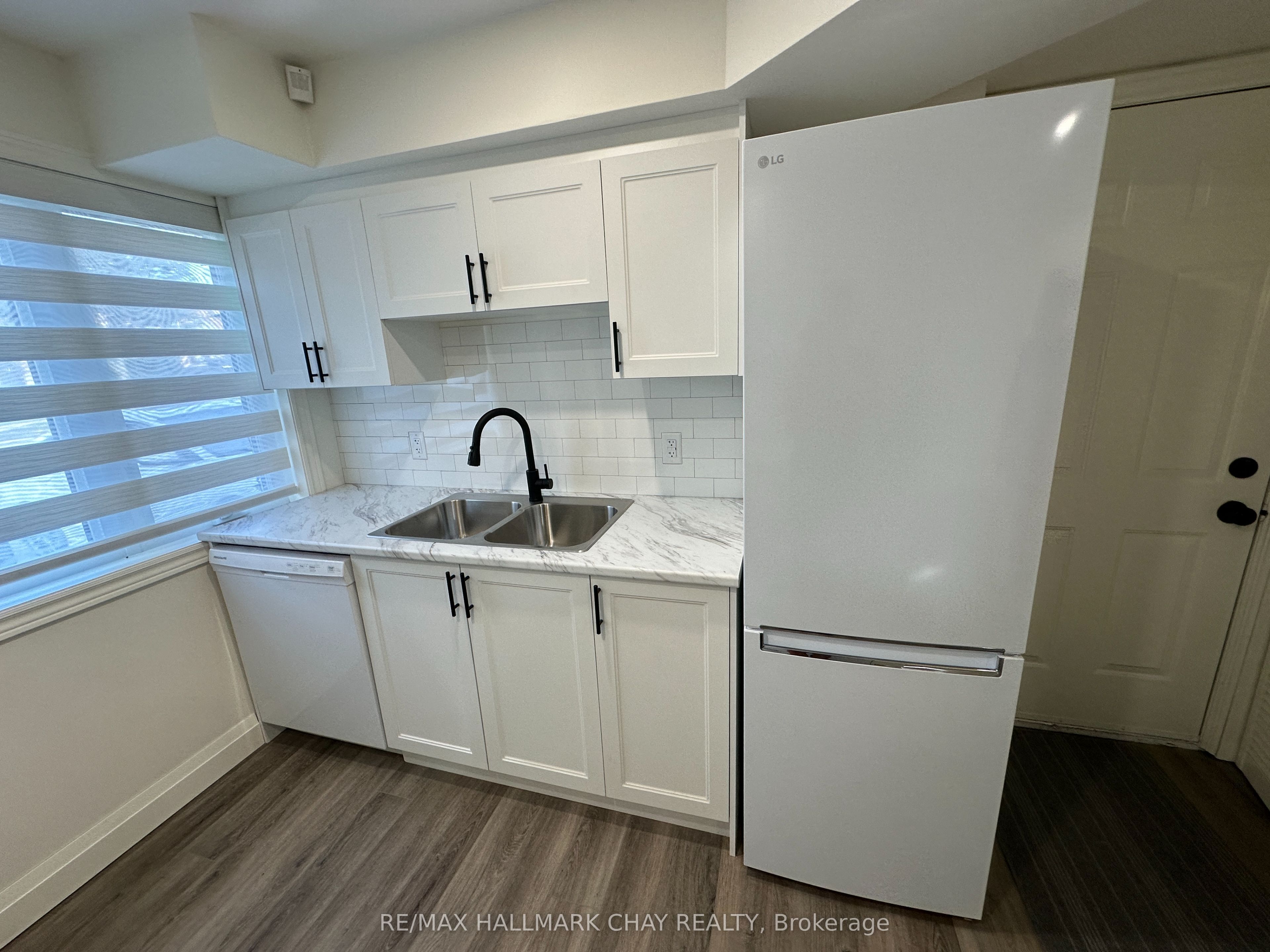 64 Logan Court, Barrie 3