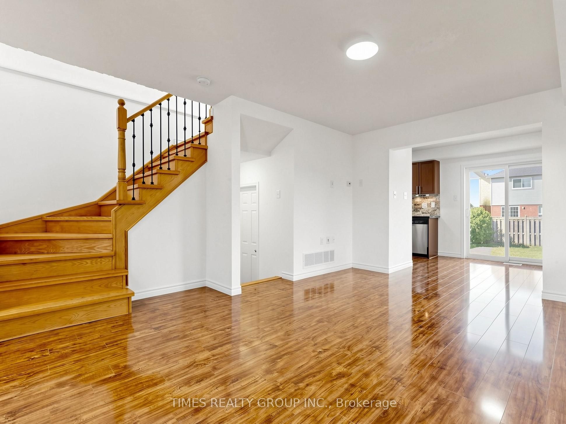 46 Ridwell Street, Barrie 3
