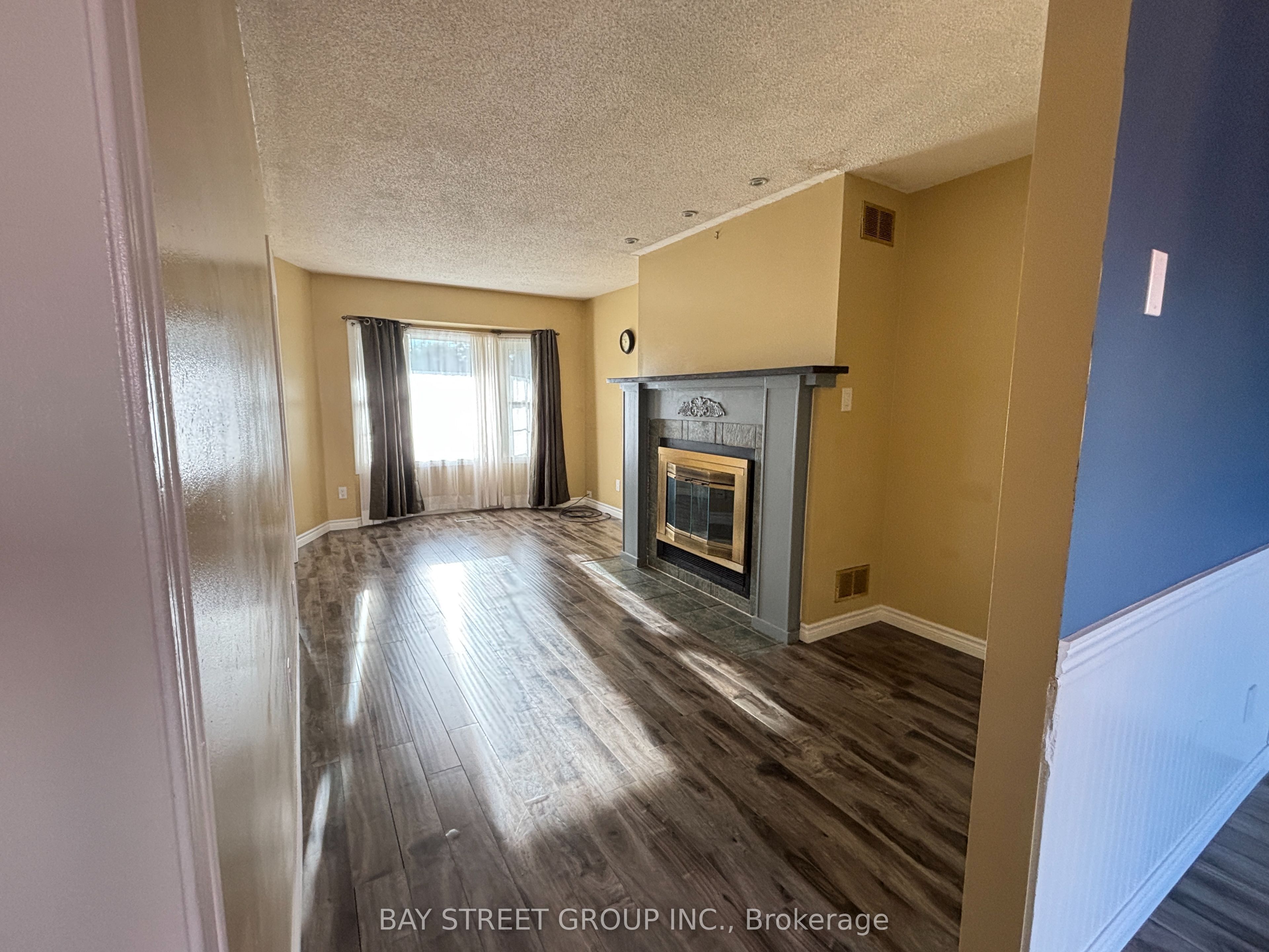 27 Lindsay Court, Barrie 5