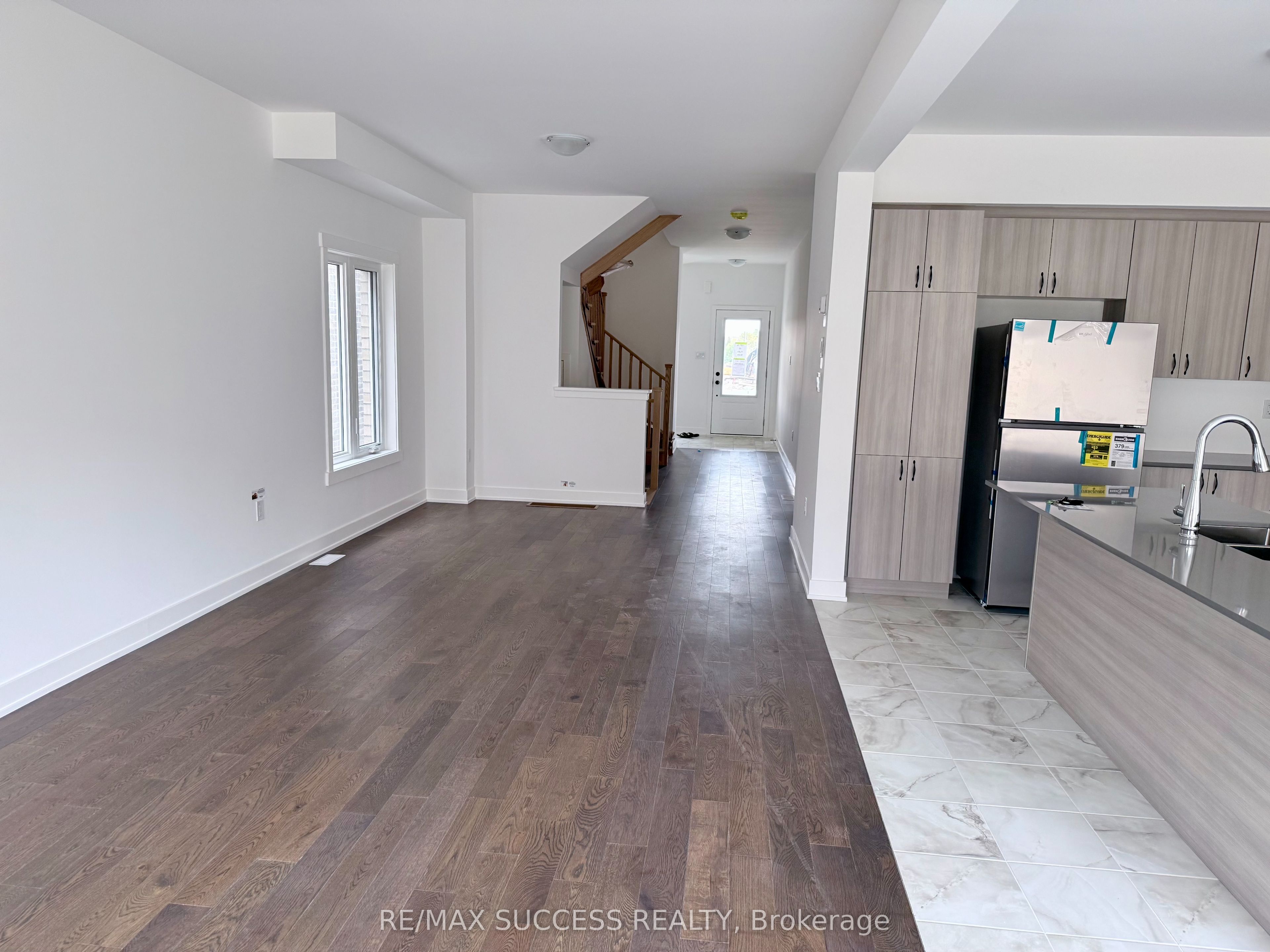 95 FLAN Boulevard, Barrie 3