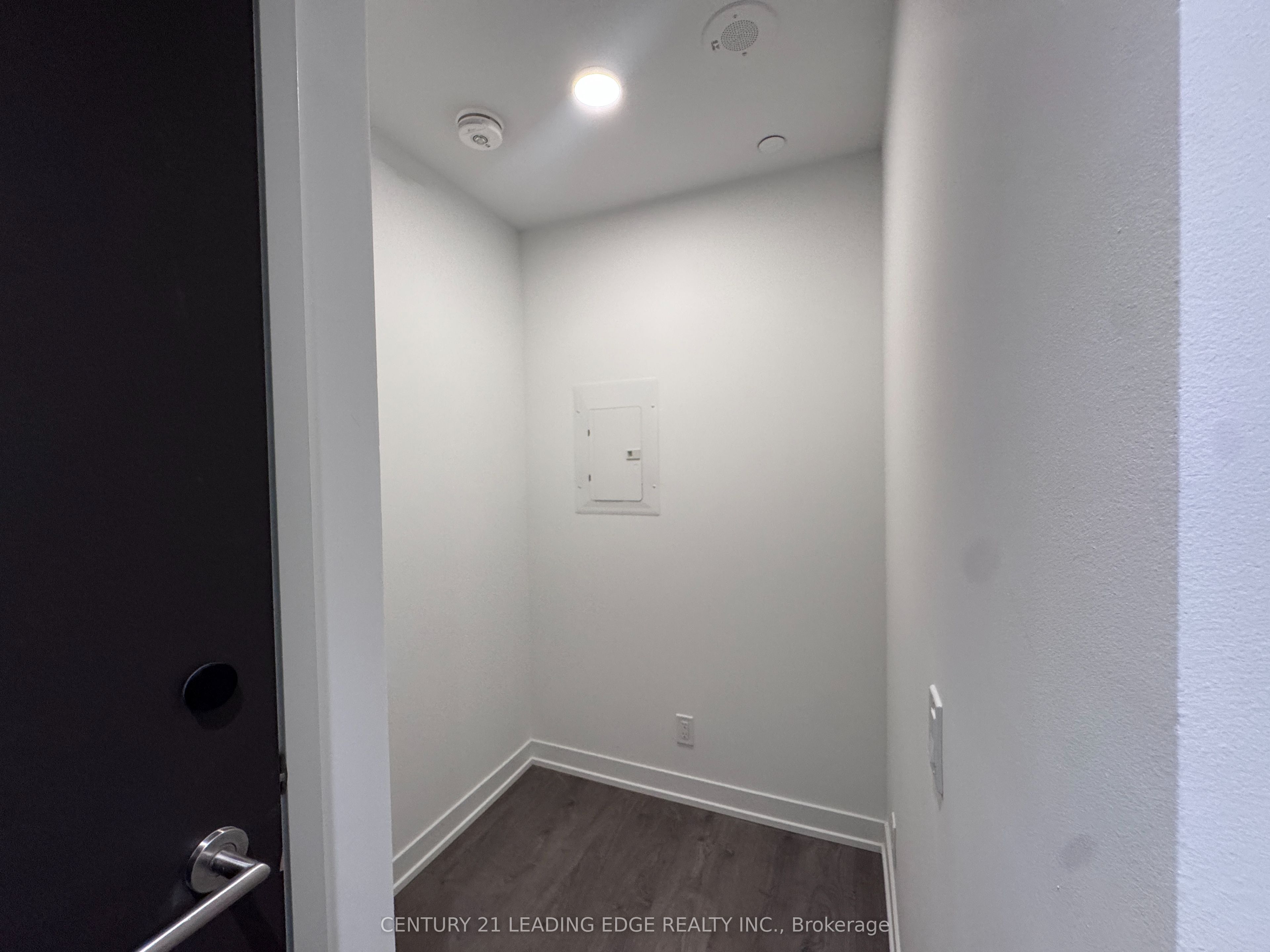 Unit 1606 - 39 Mary Street, Barrie 3