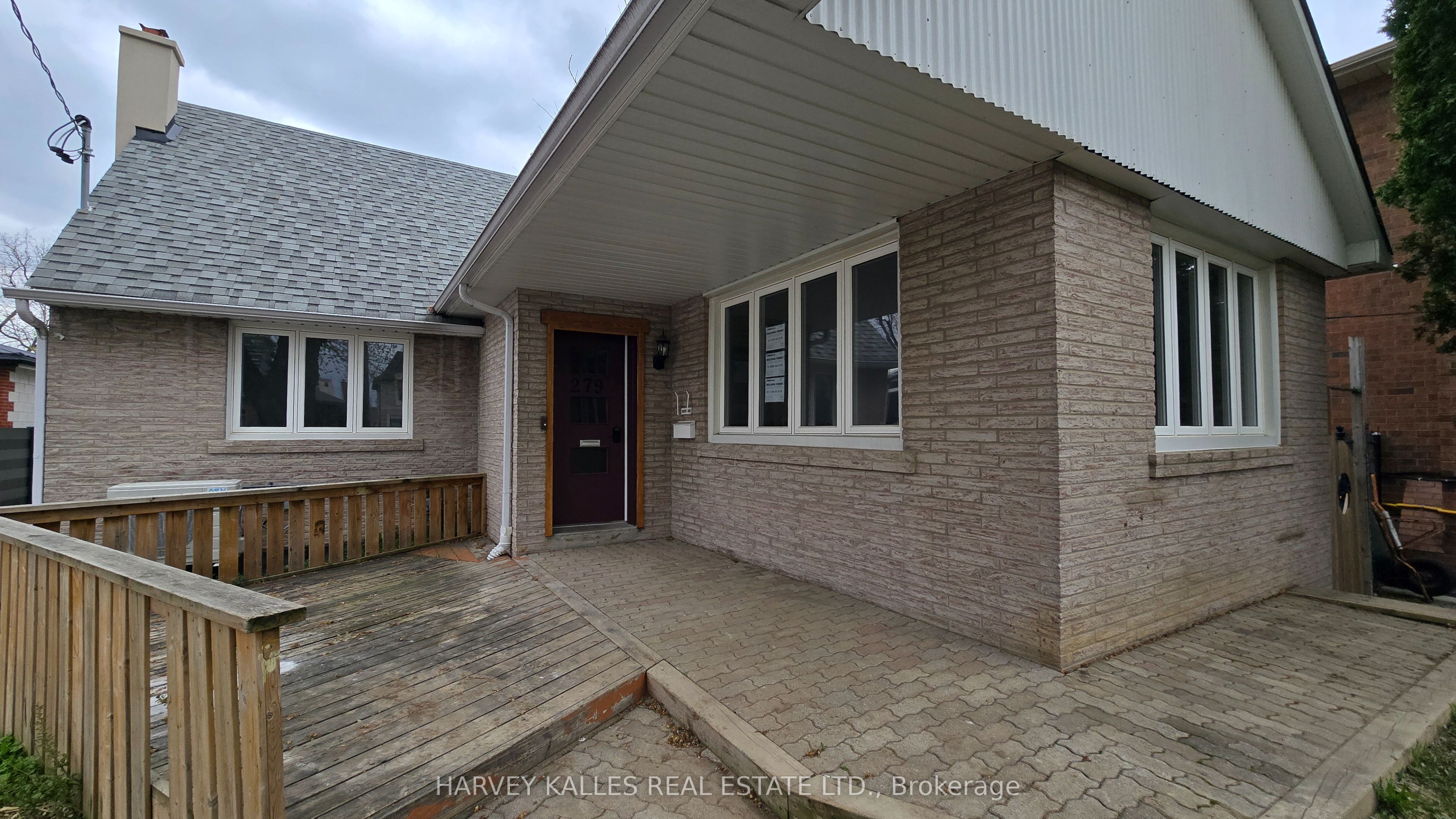 Unit Upper - 279 Cornelius Parkway, North York 3