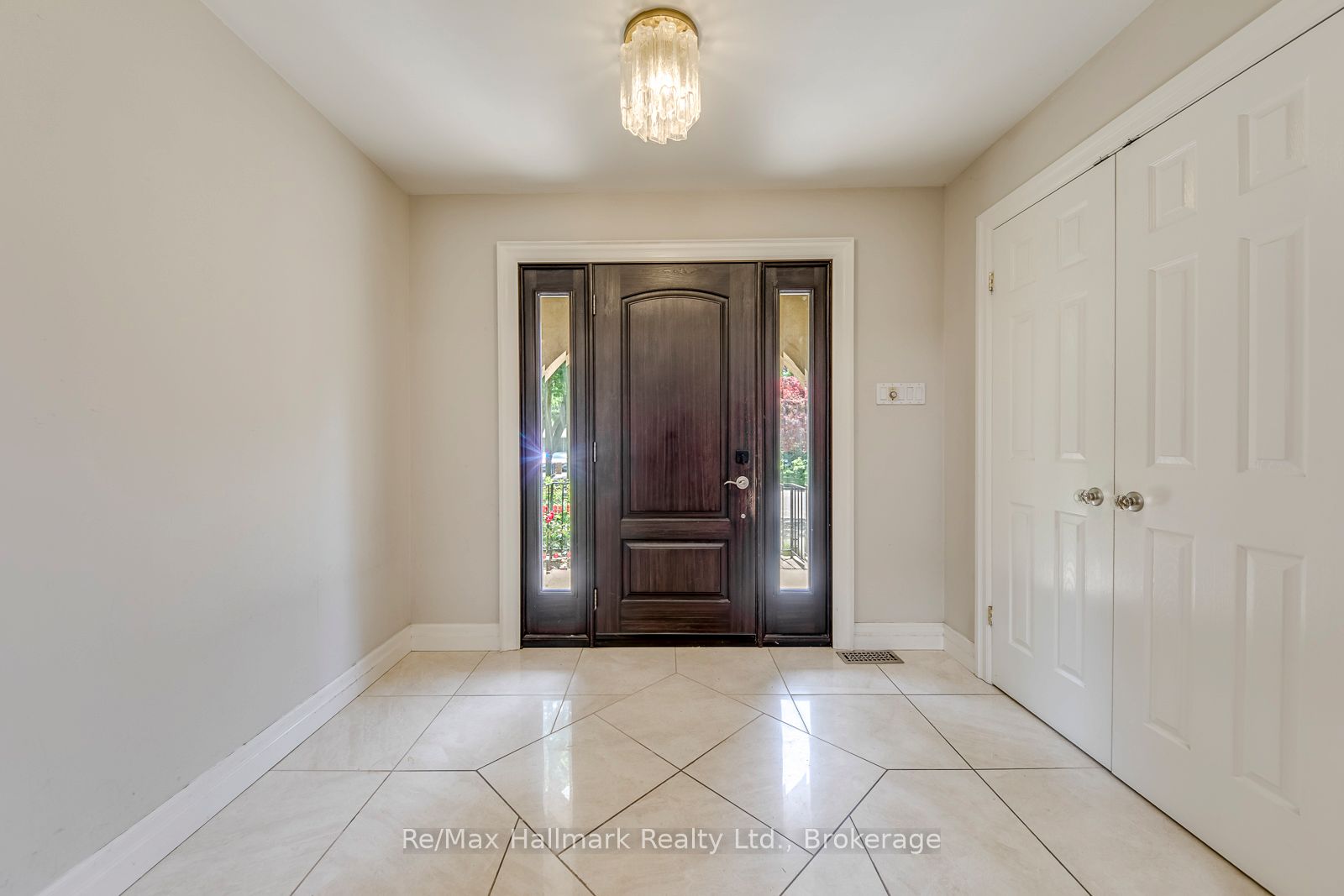 2251 Bennington Gate, Oakville 2