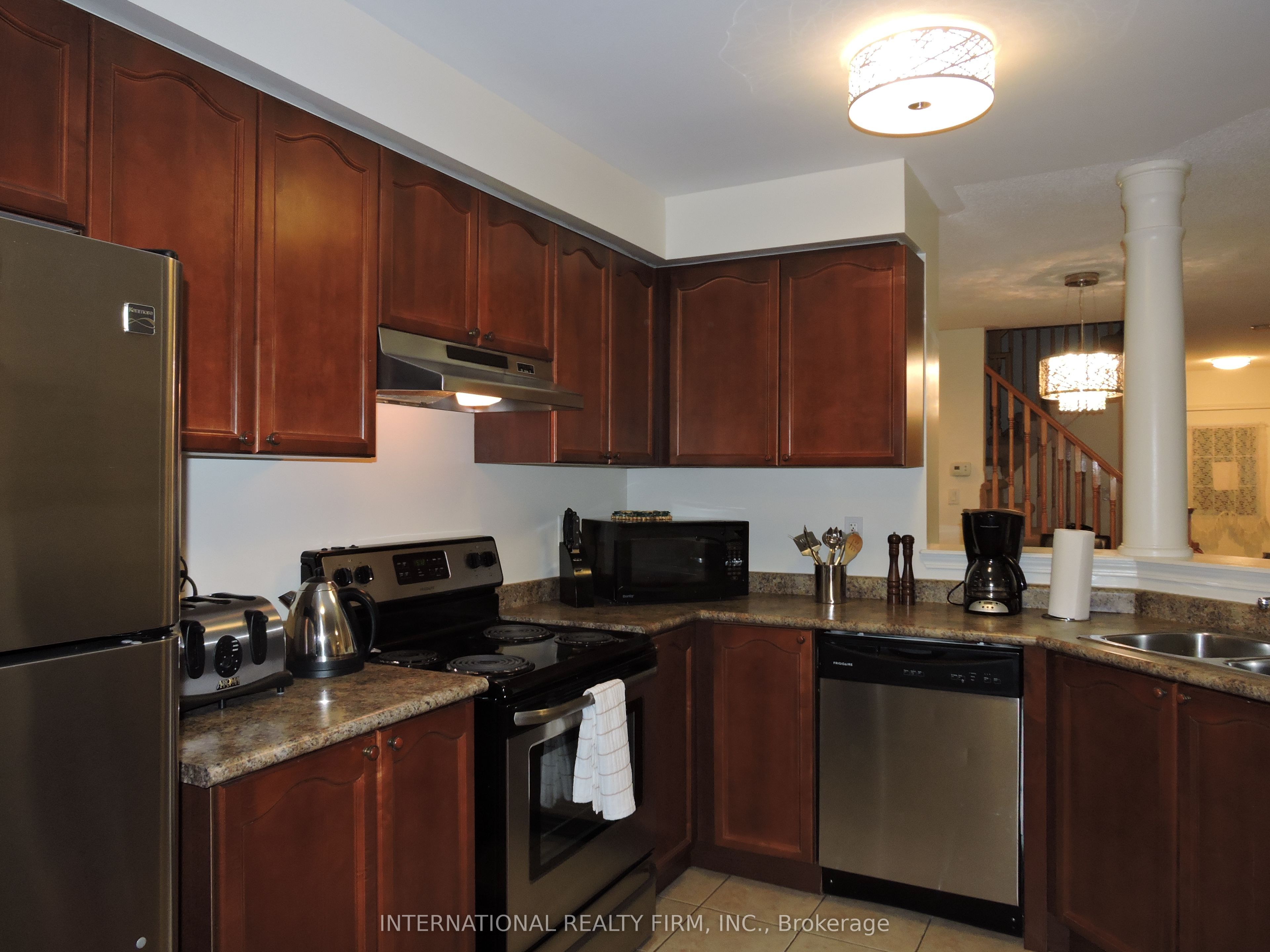 2453 Baintree Crescent, Oakville 5