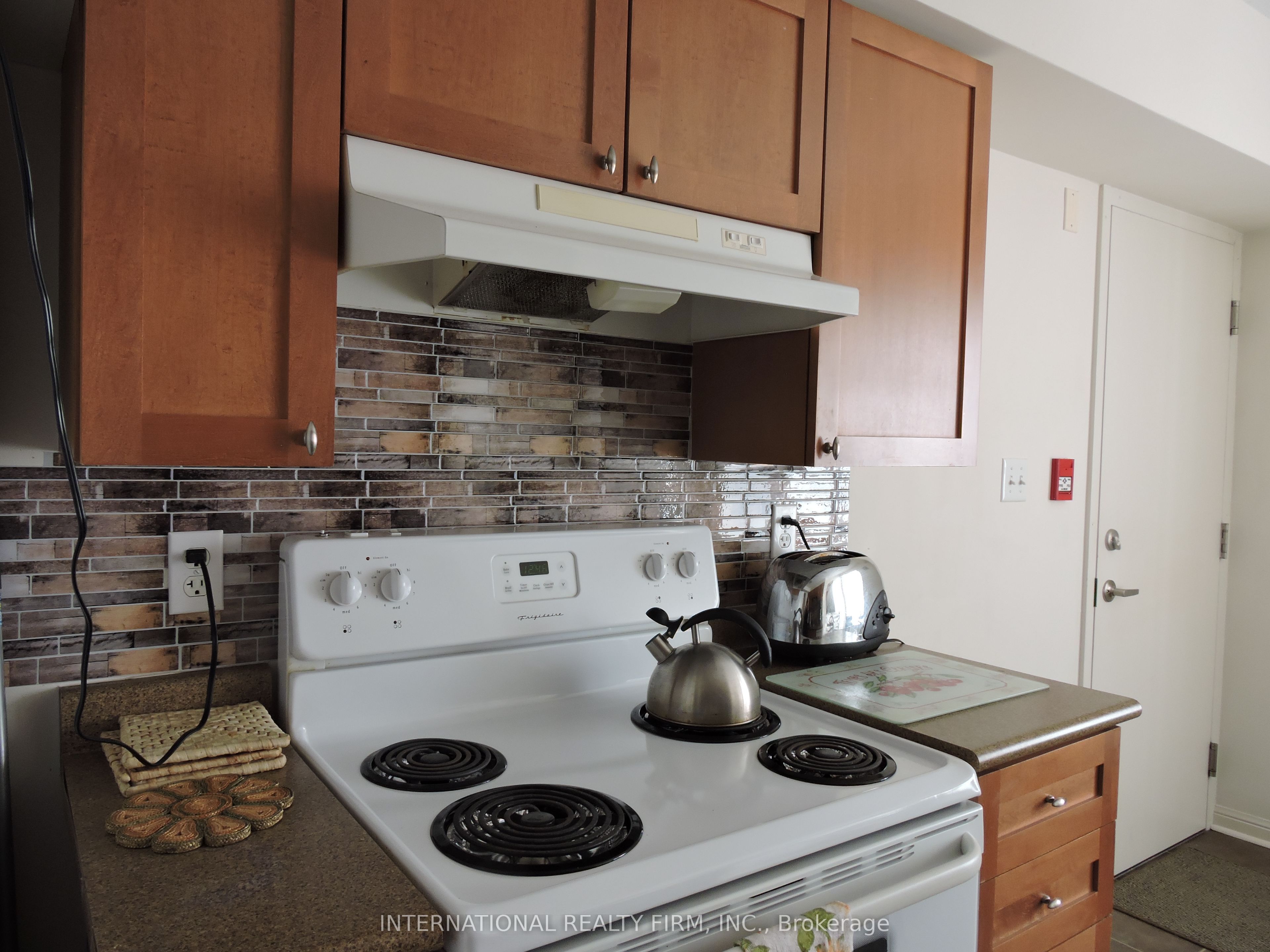 Unit 5 - 710 Neighbourhood Circle, Mississauga 2