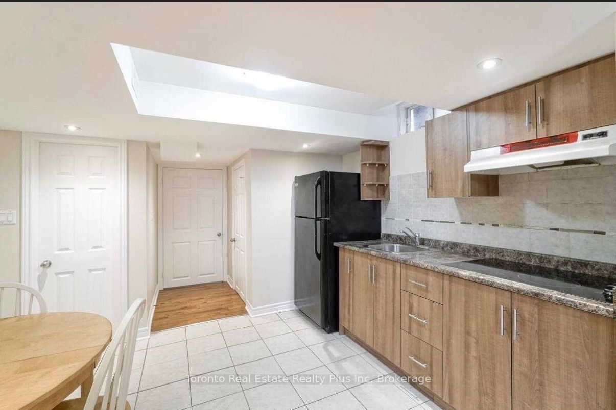 Unit Lower - 42 Crystalview Crescent, Brampton 2