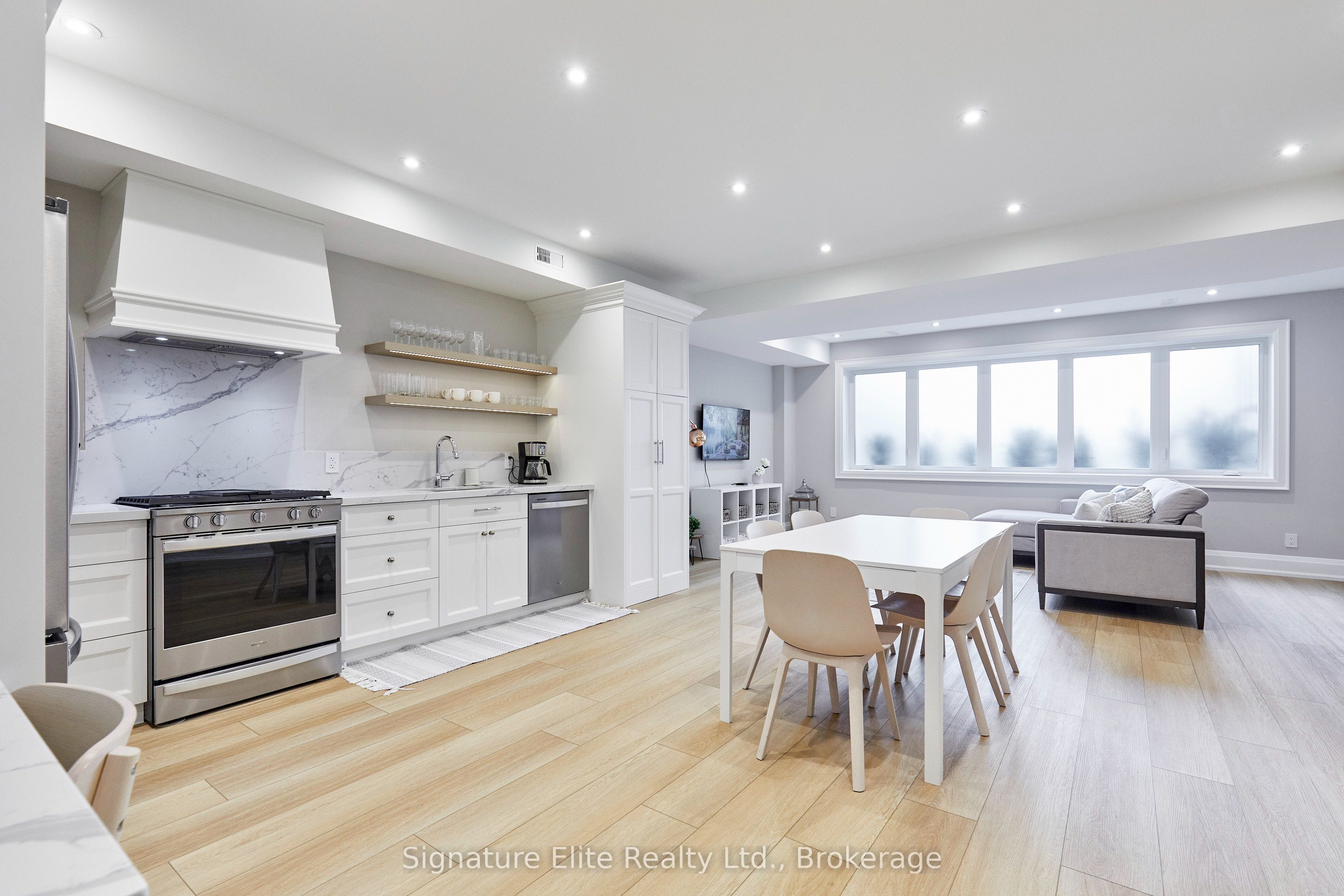 Unit Unit 2 - 30 Amesbury Drive, North York 2
