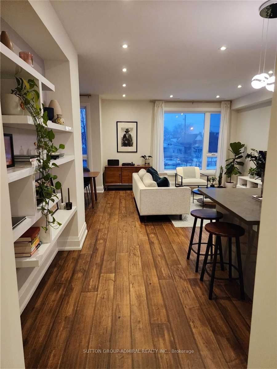 Unit 201 - 15 Ennerdale Road, Toronto 5