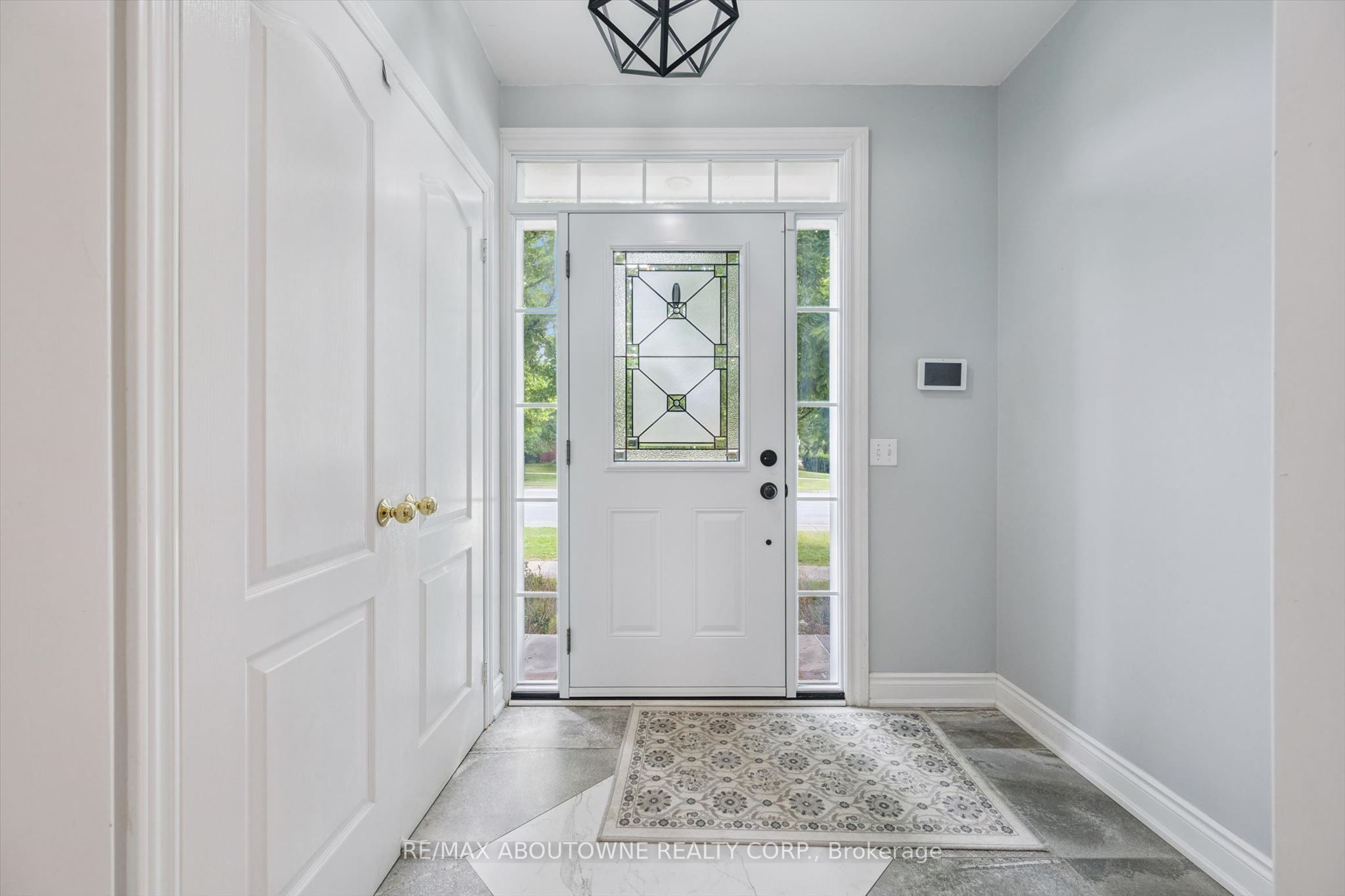 2456 Sixth Line, Oakville 3