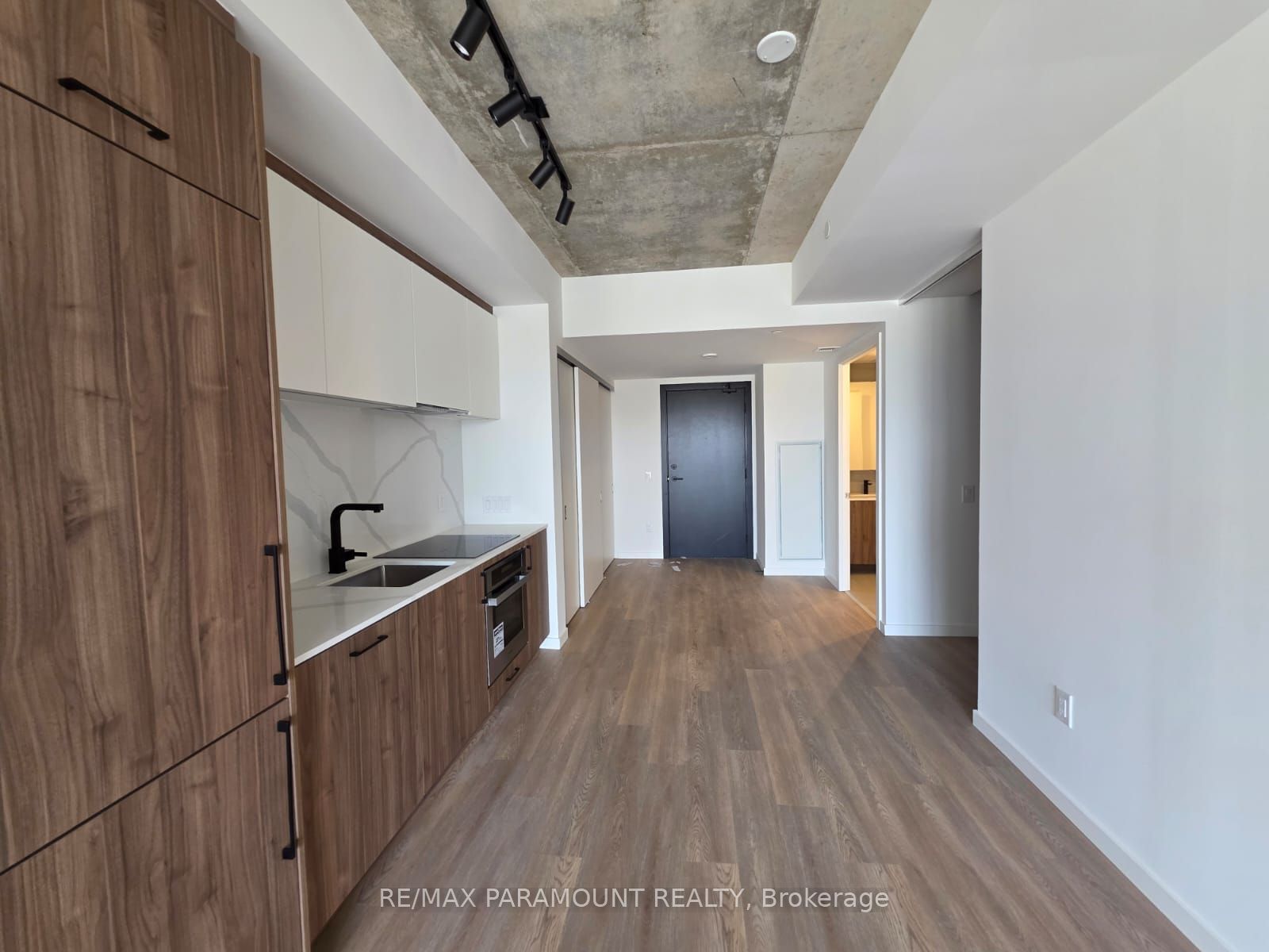 Unit 418 - 689 The Queensway Drive, Etobicoke 2
