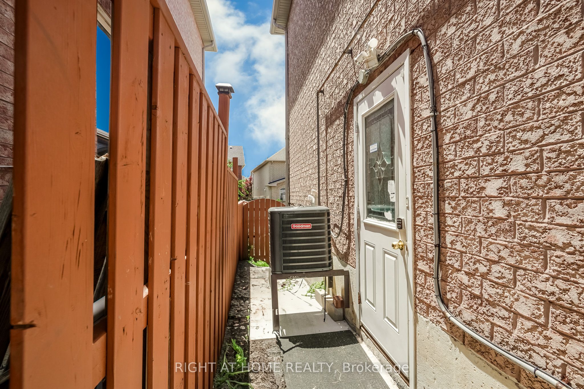 Unit Bsmt - 3470 Crimson King Circle, Mississauga 2