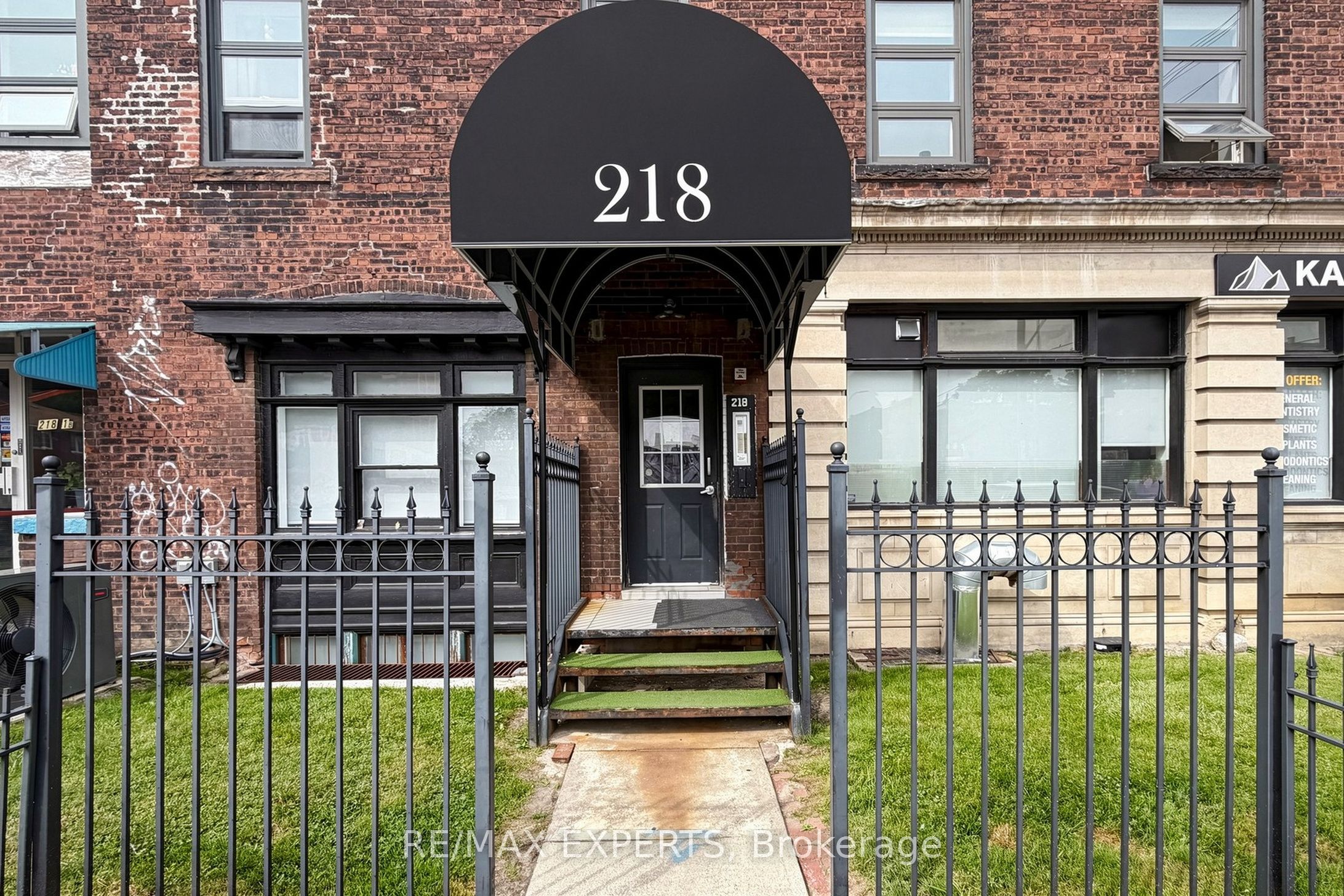 Unit 204 - 218 Close Avenue, Toronto 4