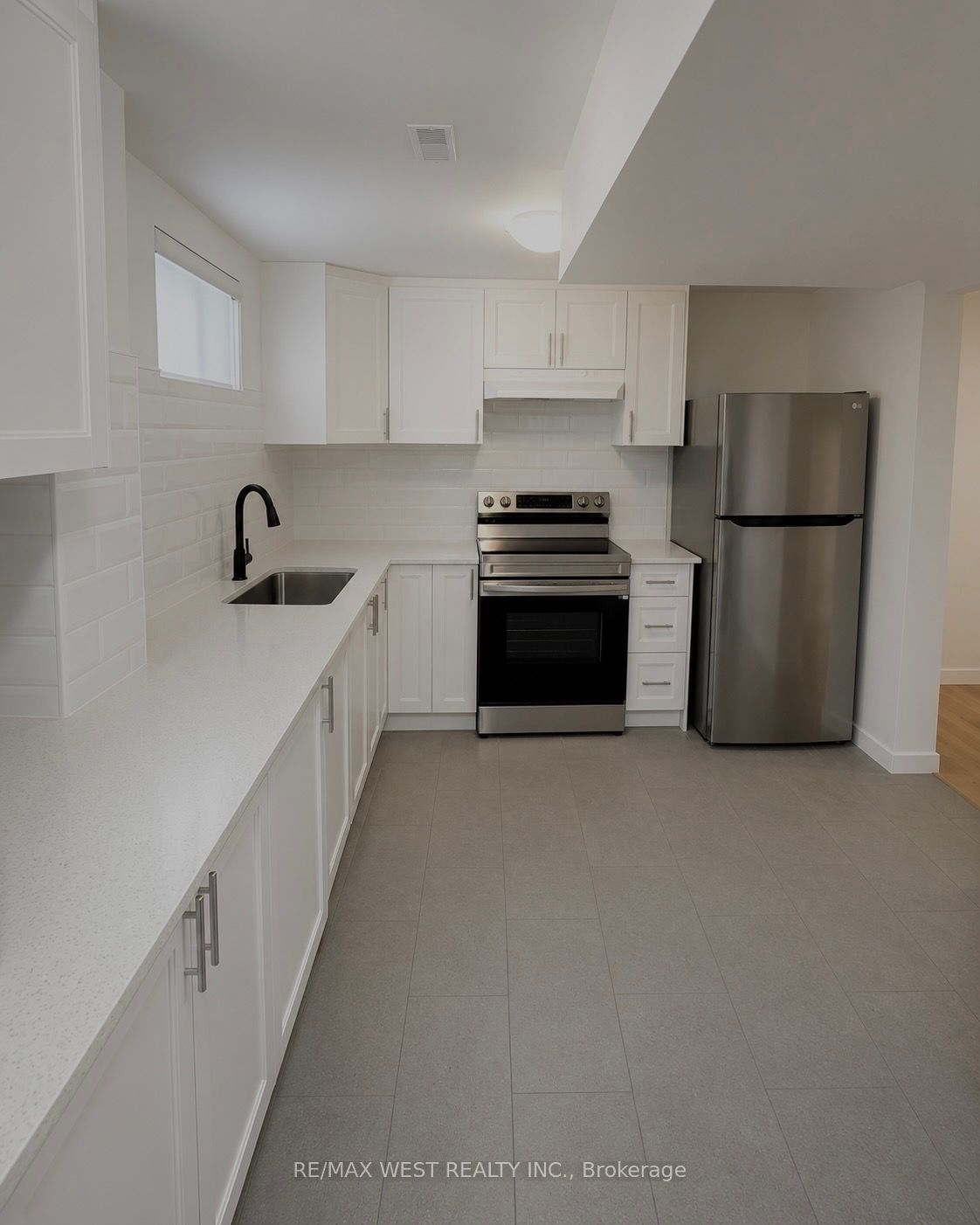 Unit Lower - 41 Westroyal Road, Etobicoke 4