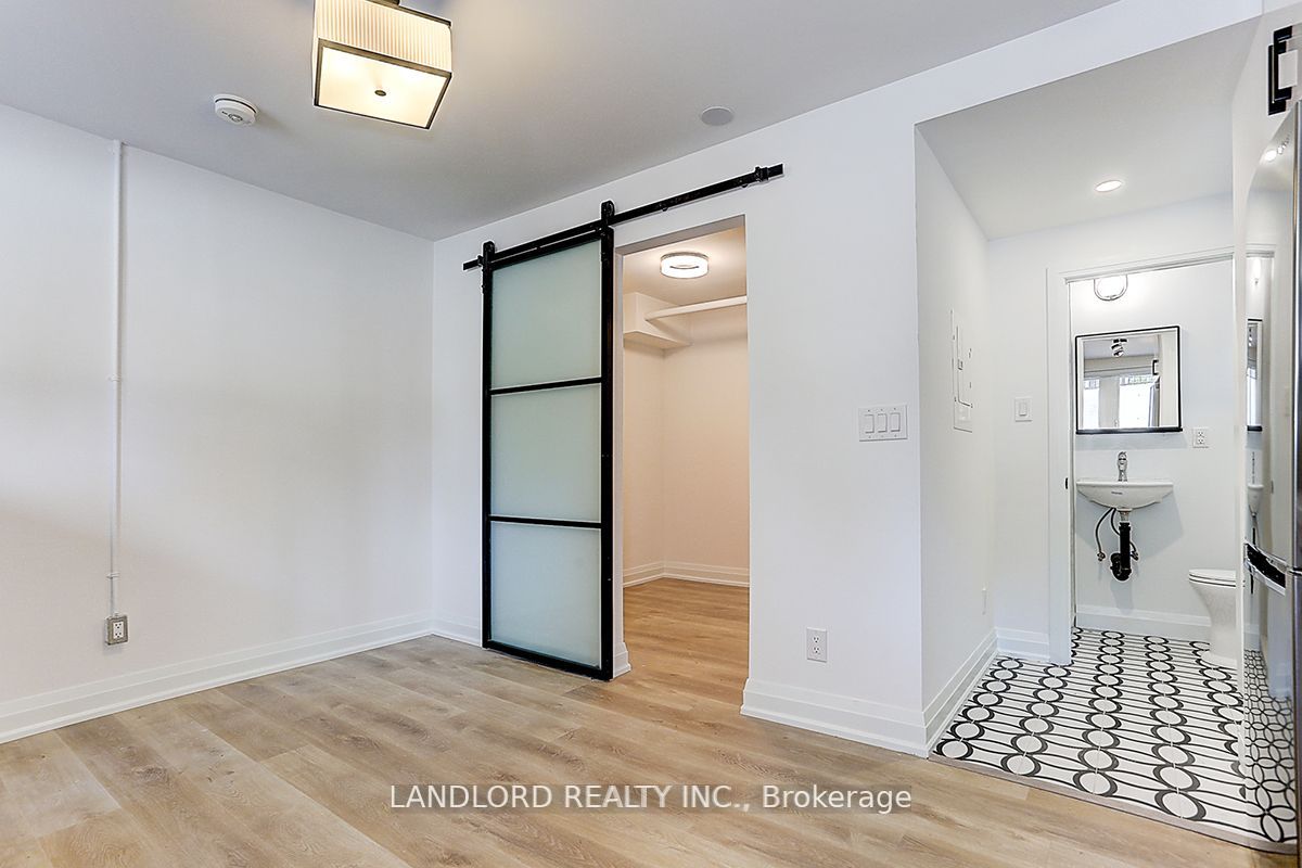 Unit 23 - 2520 Bloor Street W, Toronto 5
