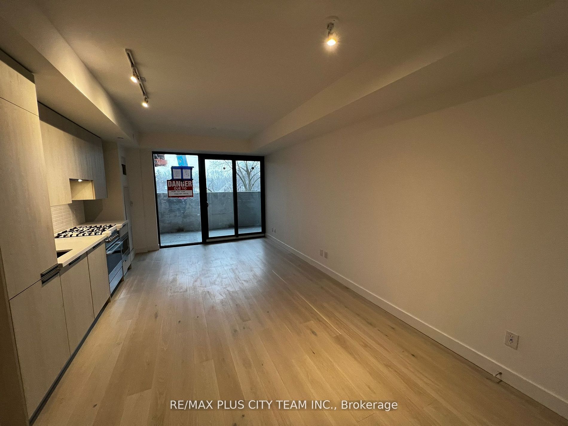Unit 316 - 160 Kingsway Crescent W, Etobicoke 4