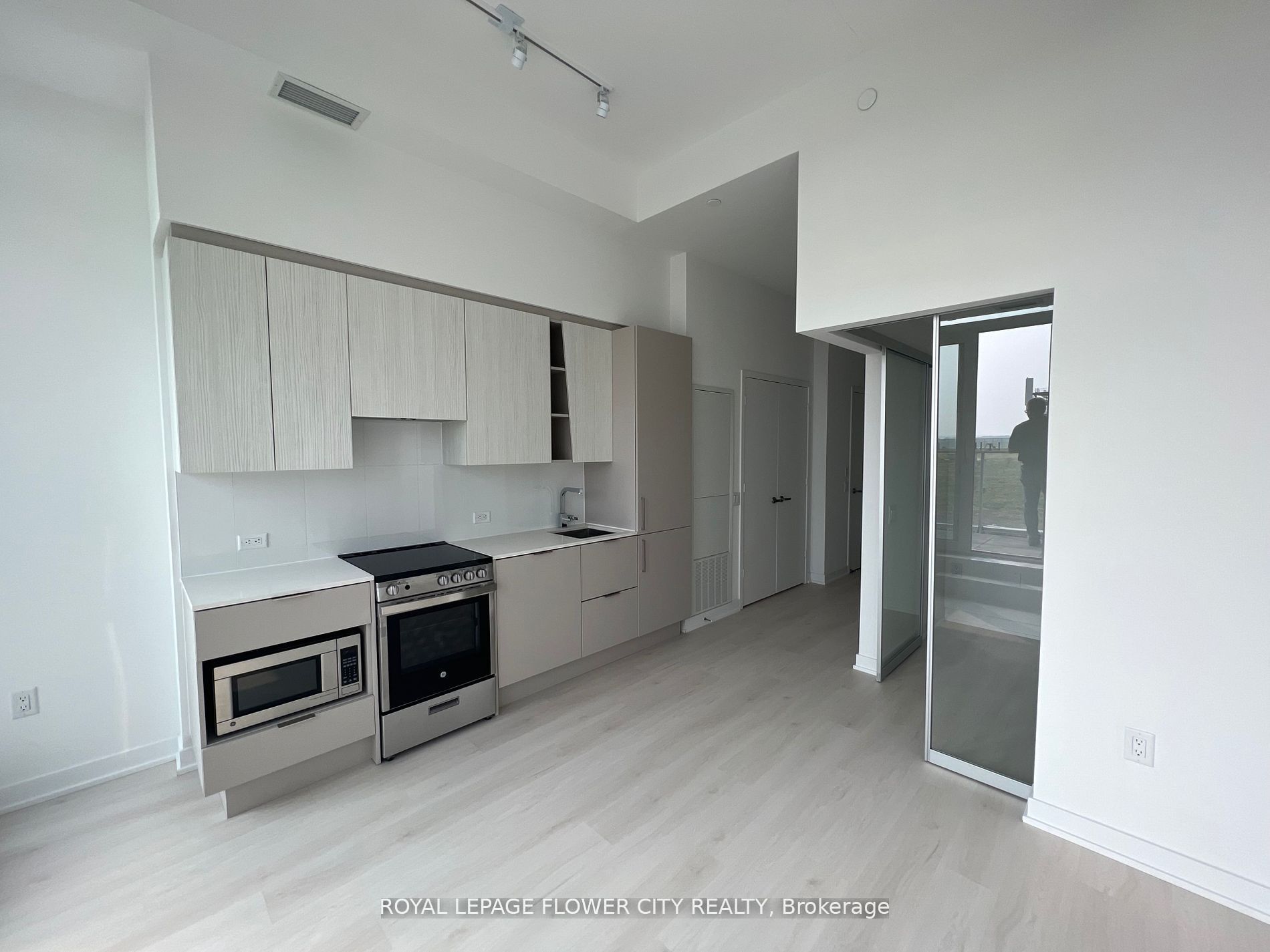 Unit 607 - 3900 Confederation Parkway, Mississauga 3