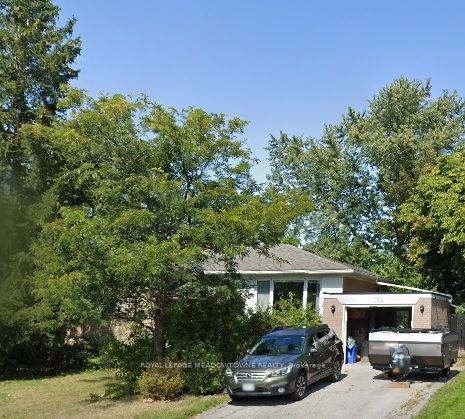 153 Delrex Boulevard, Halton Hills 2