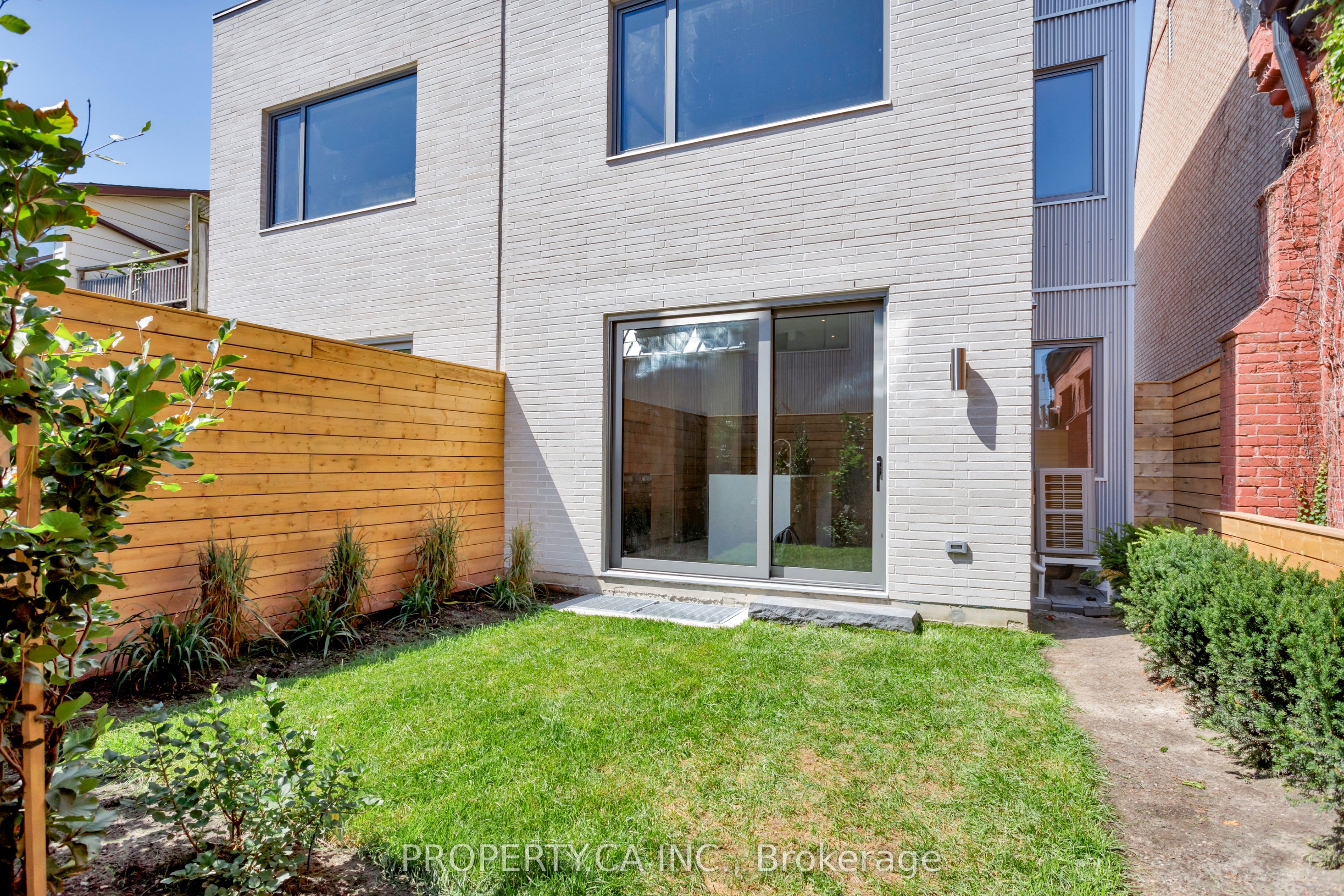 Unit Unit 2 - 301 Keele Street, Toronto 4
