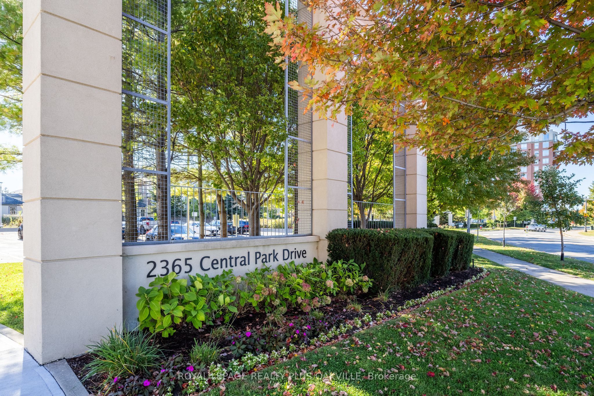 Unit 206 - 2365 Central Park Drive, Oakville 3