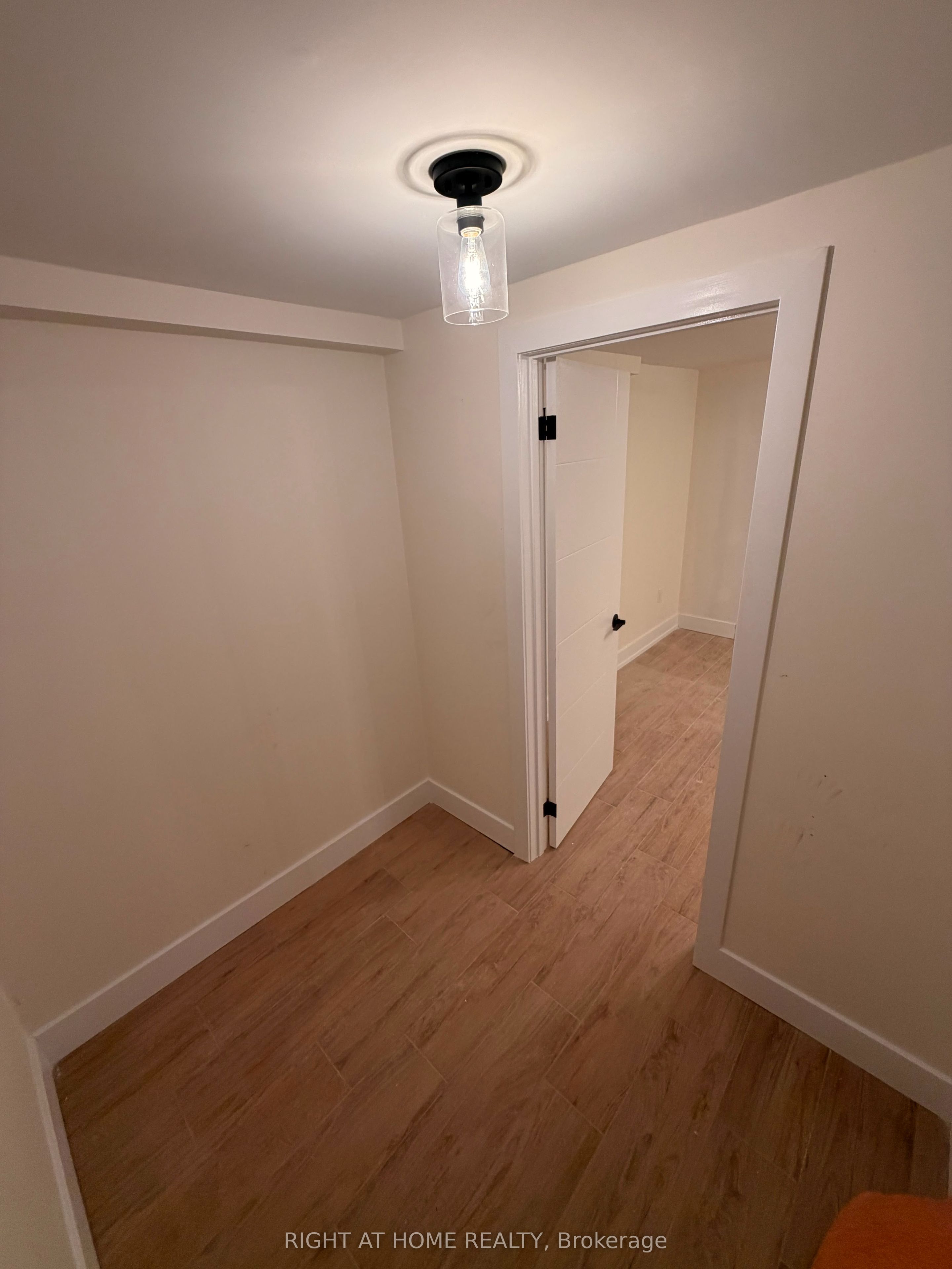 Unit B - 3384 Lake Shore Boulevard W, Etobicoke 5
