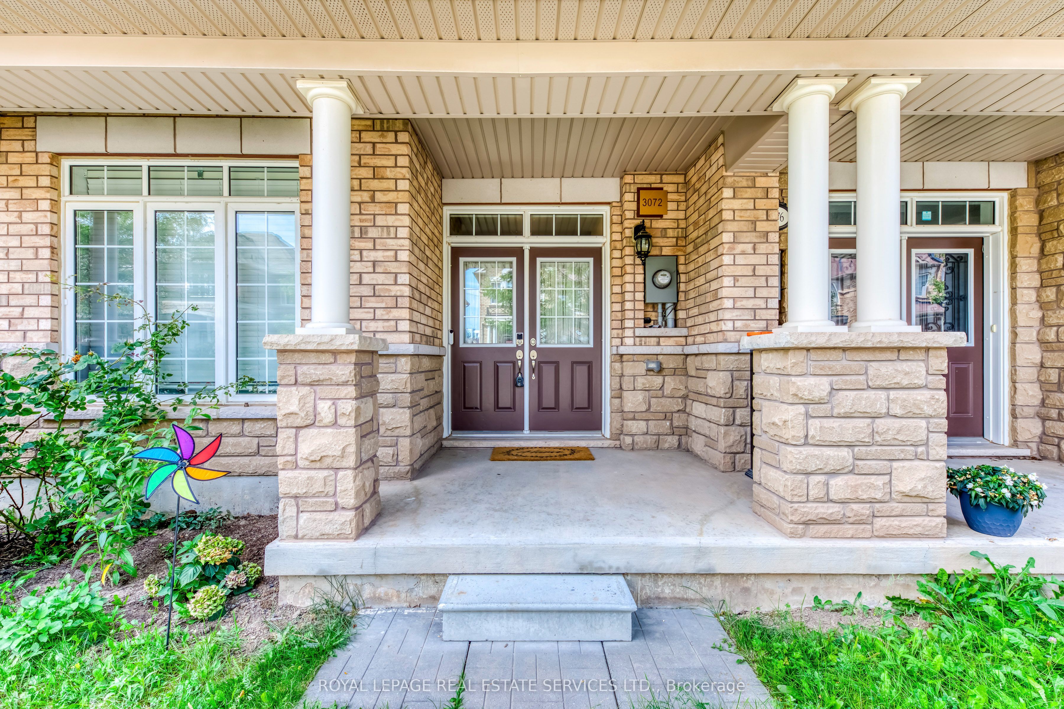 3072 Eberly Woods Drive, Oakville 2