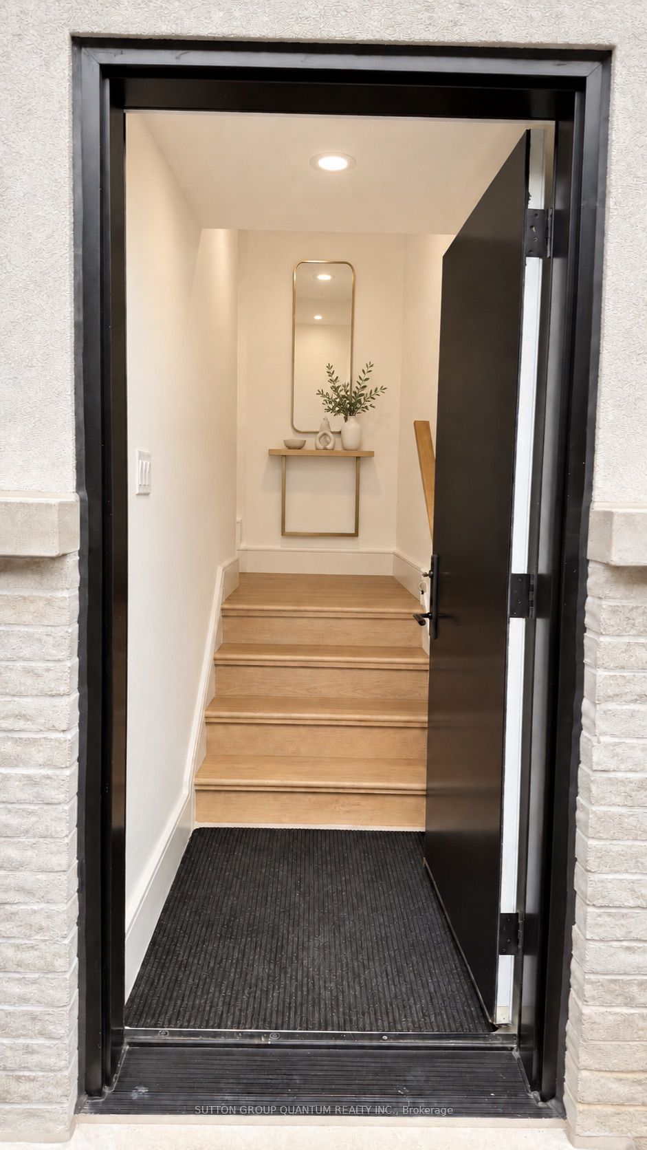 Unit 2 - 43 Elmwood Avenue N, Mississauga 2