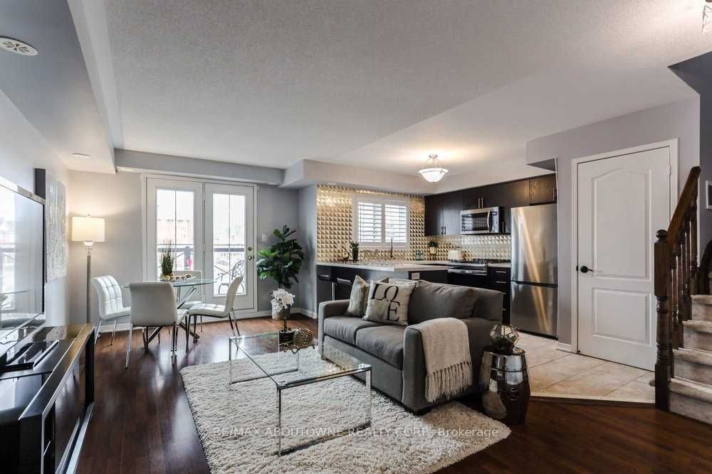 Unit 10 - 2579 Sixth Line, Oakville 3