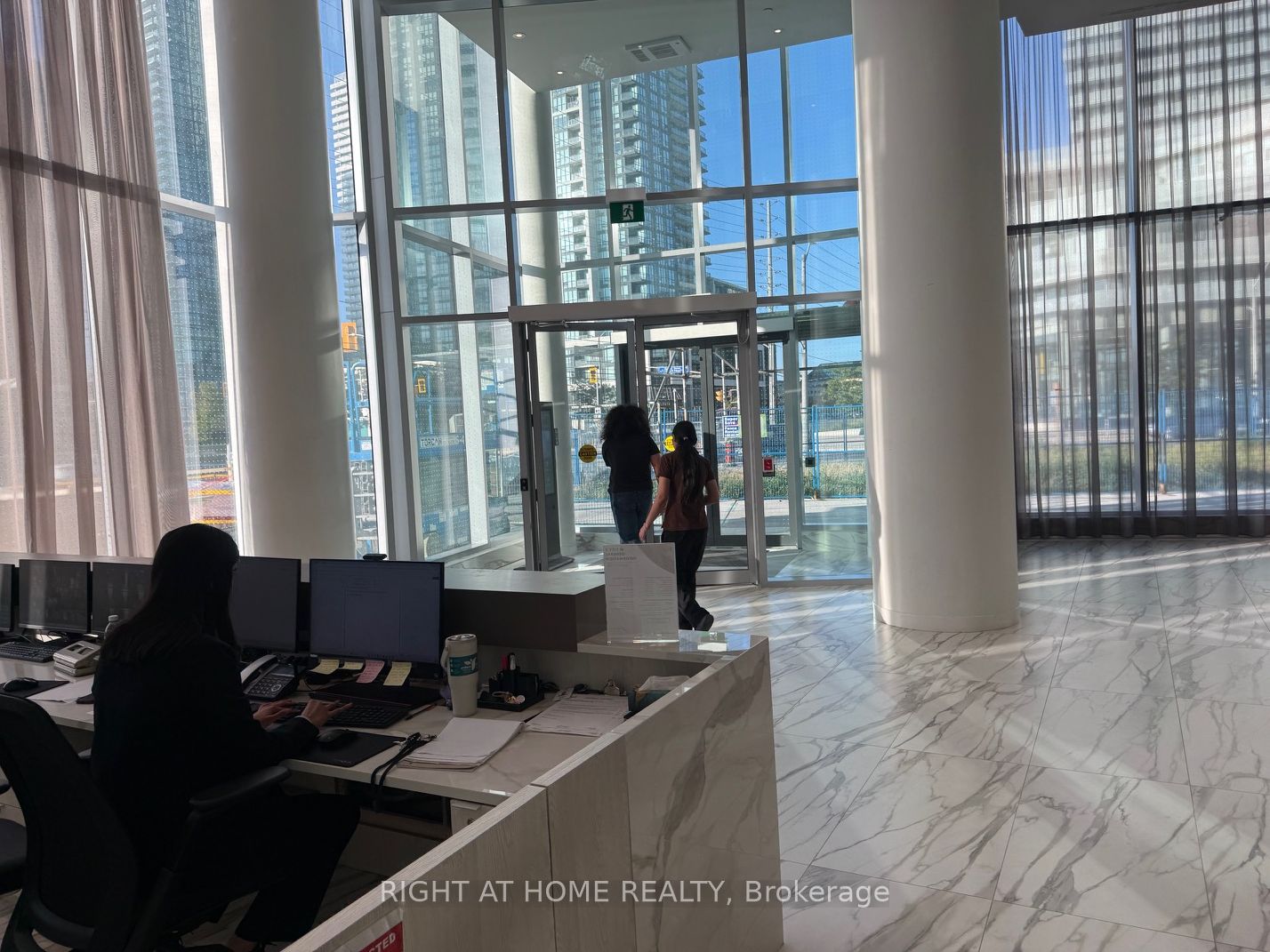 Unit 802 - 448 Burnhamthorpe Road, Mississauga 3