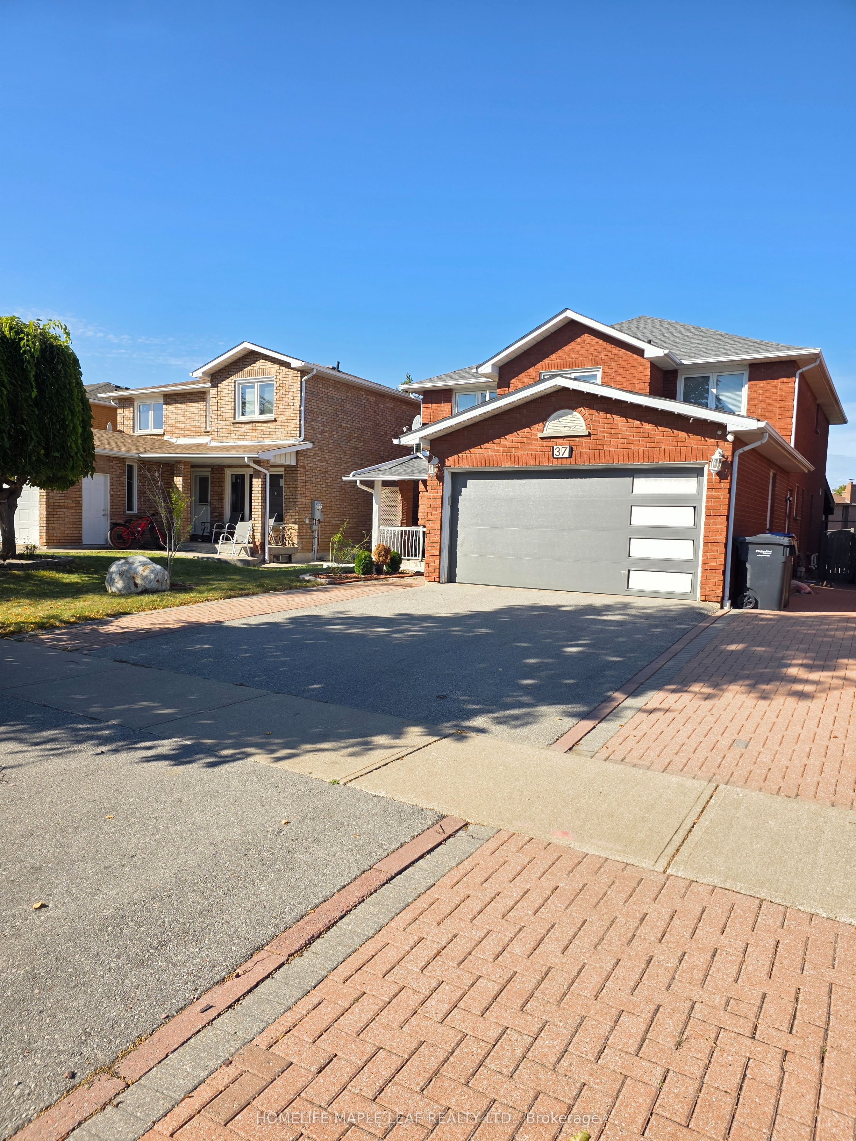 37 Coronation Circle, Brampton 2