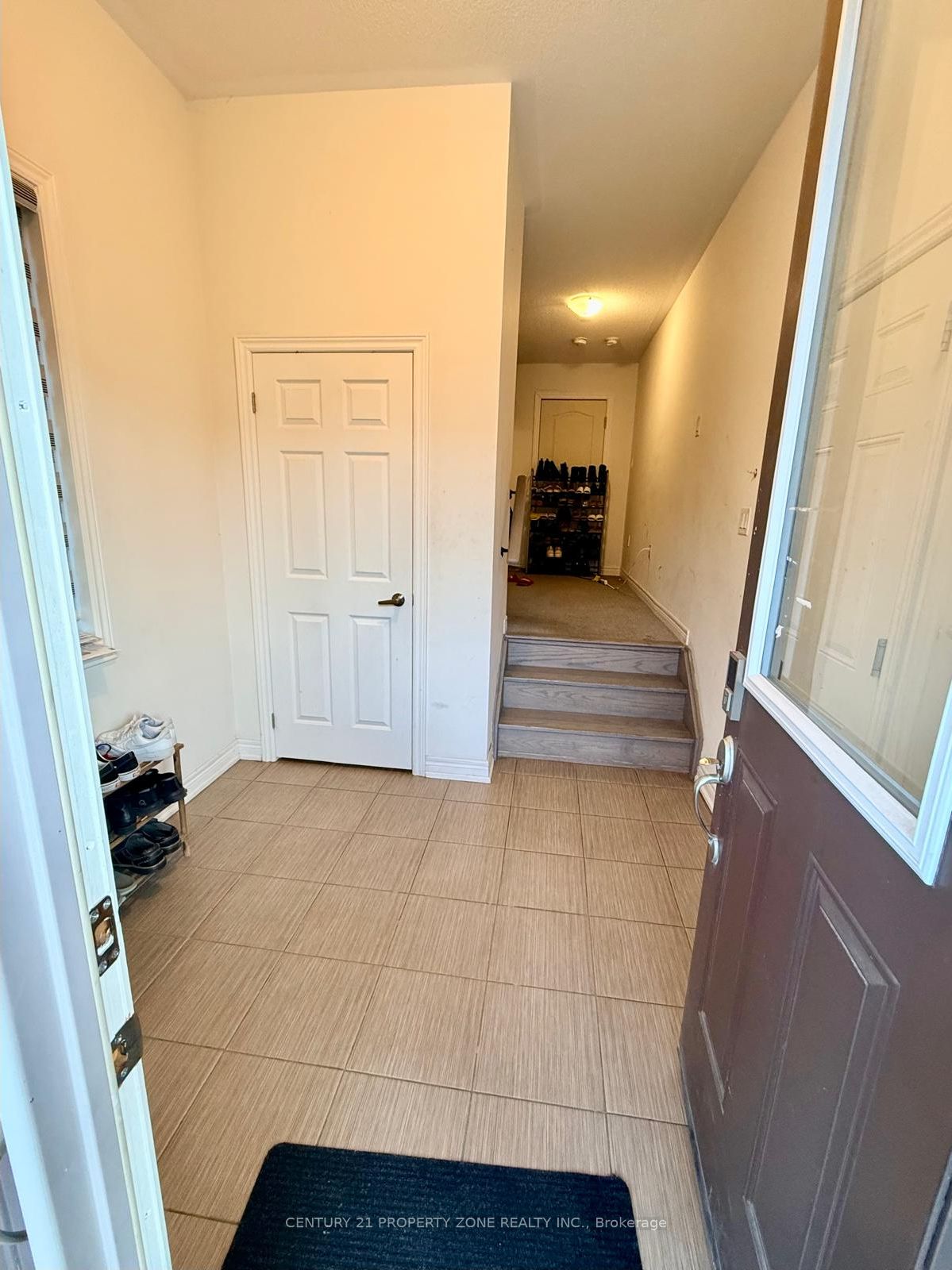 Unit Main/Upper - 31 Hashmi Place, Brampton 3