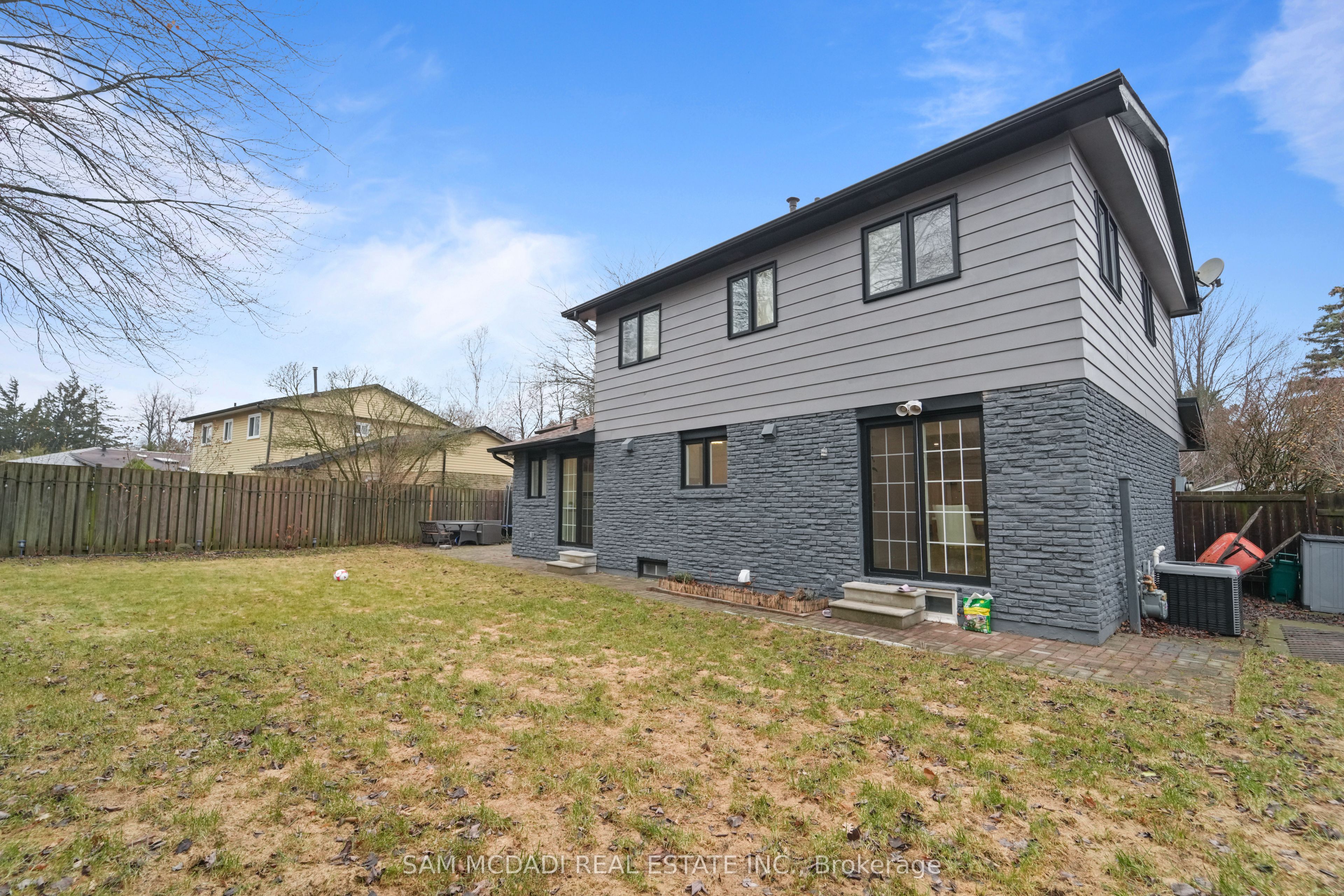 2290 Devon Road, Oakville 2