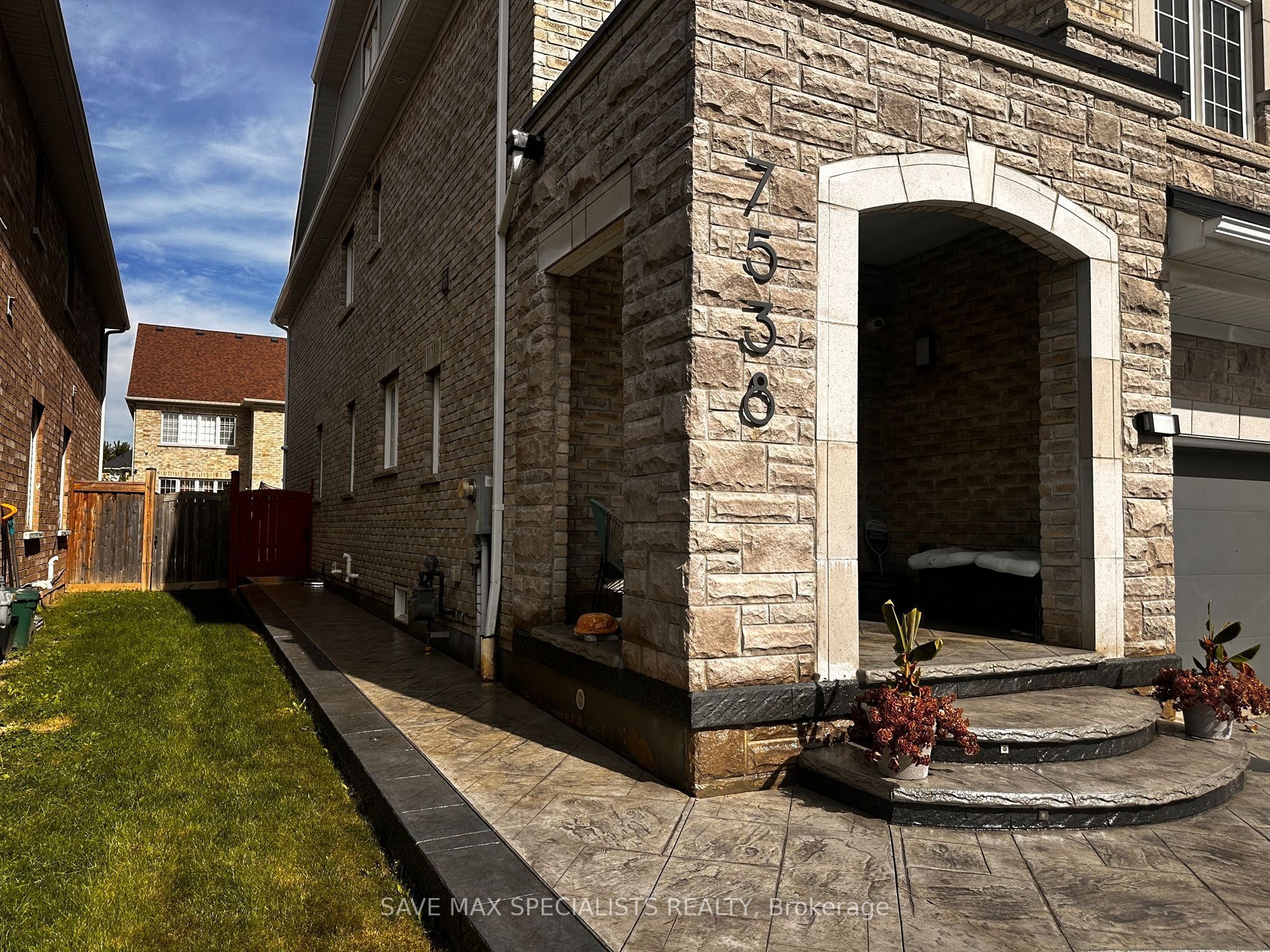 Unit Main - 7538 Saint Barbara Boulevard, Mississauga 3