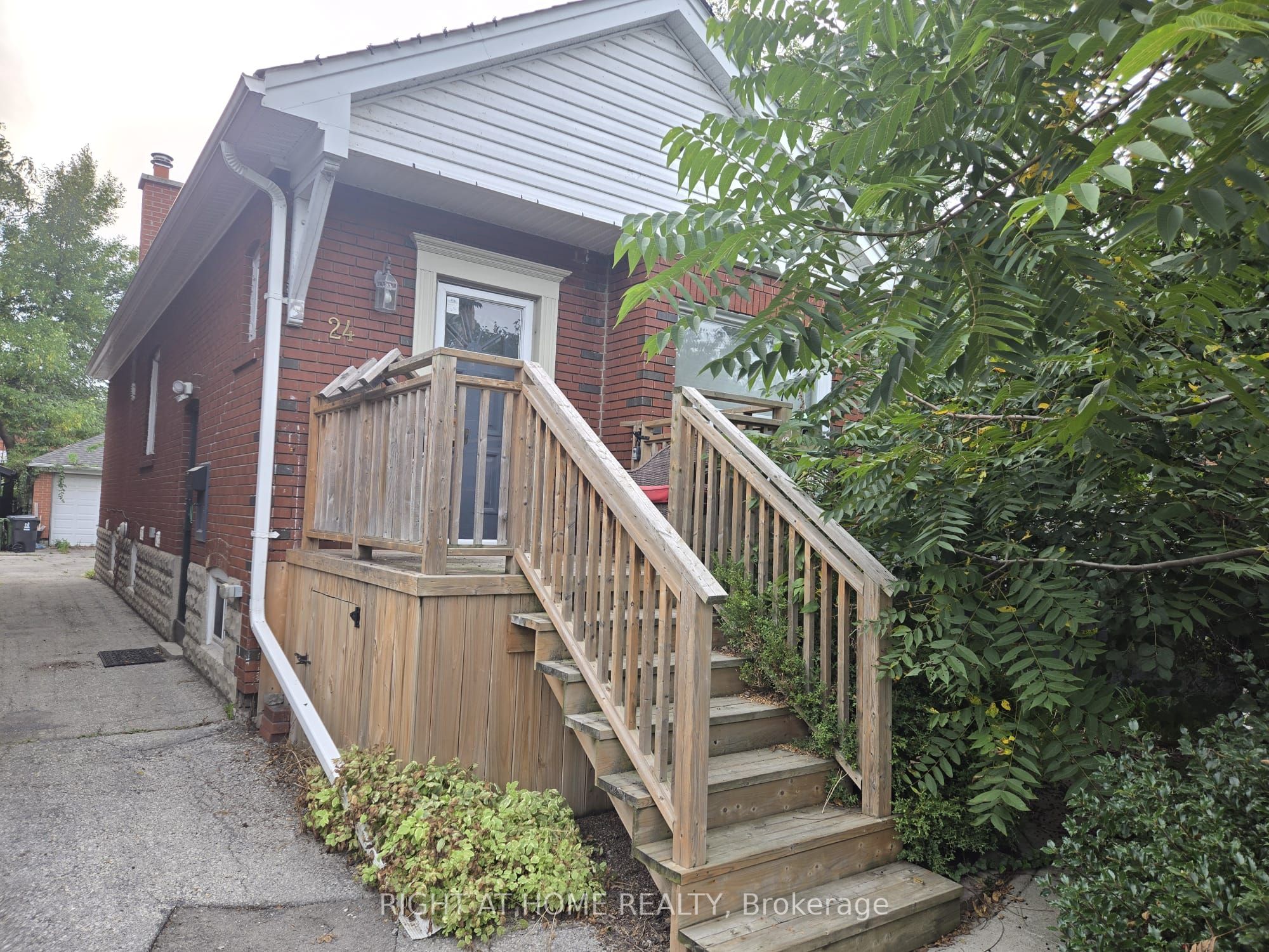 24 Third Street, Etobicoke 2