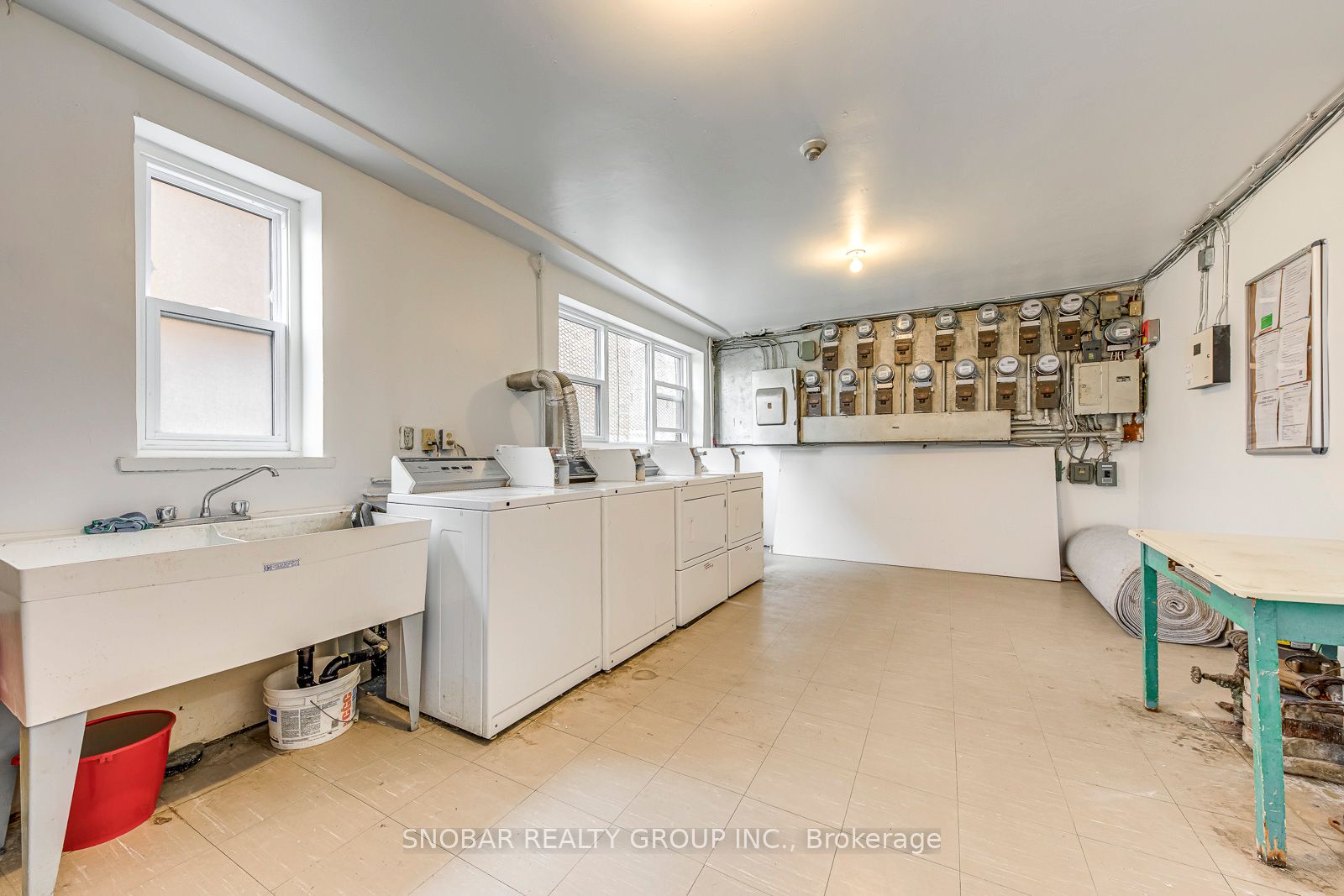 Unit 14 - 17 Station Road, Etobicoke 3