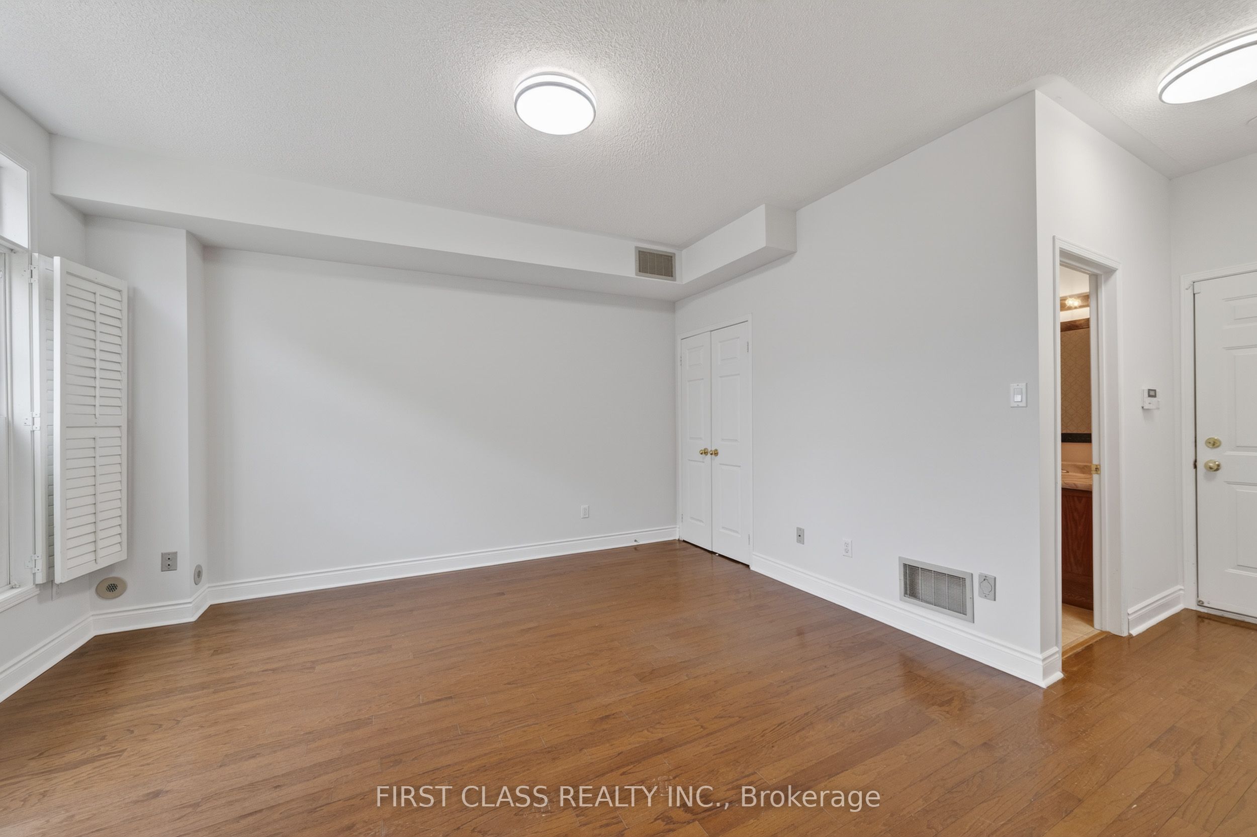 Unit 10 - 3076 Lake Shore Boulevard W, Etobicoke 3
