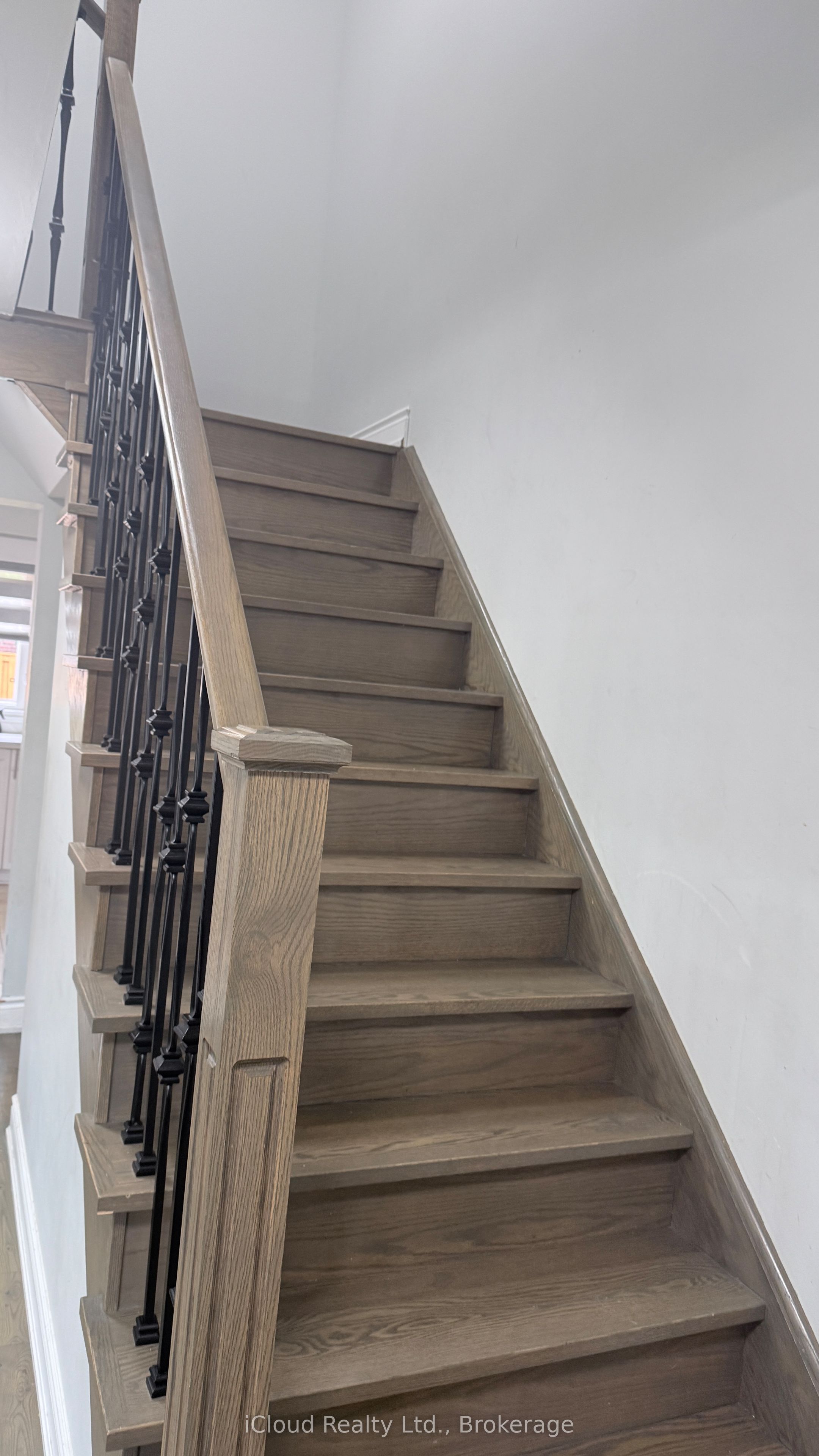7050 Black Walnut Trail, Mississauga 5