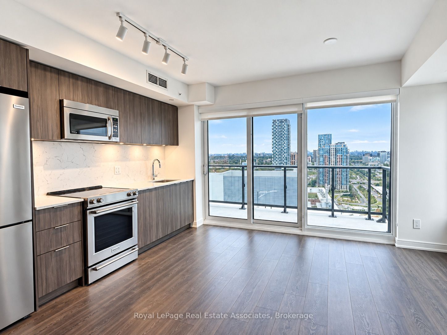 Unit PH2408 - 30 Samuel Wood Way, Etobicoke 3
