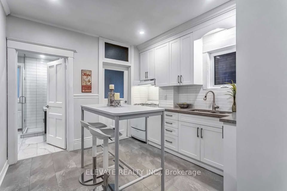 25 Temple Avenue, Toronto 3