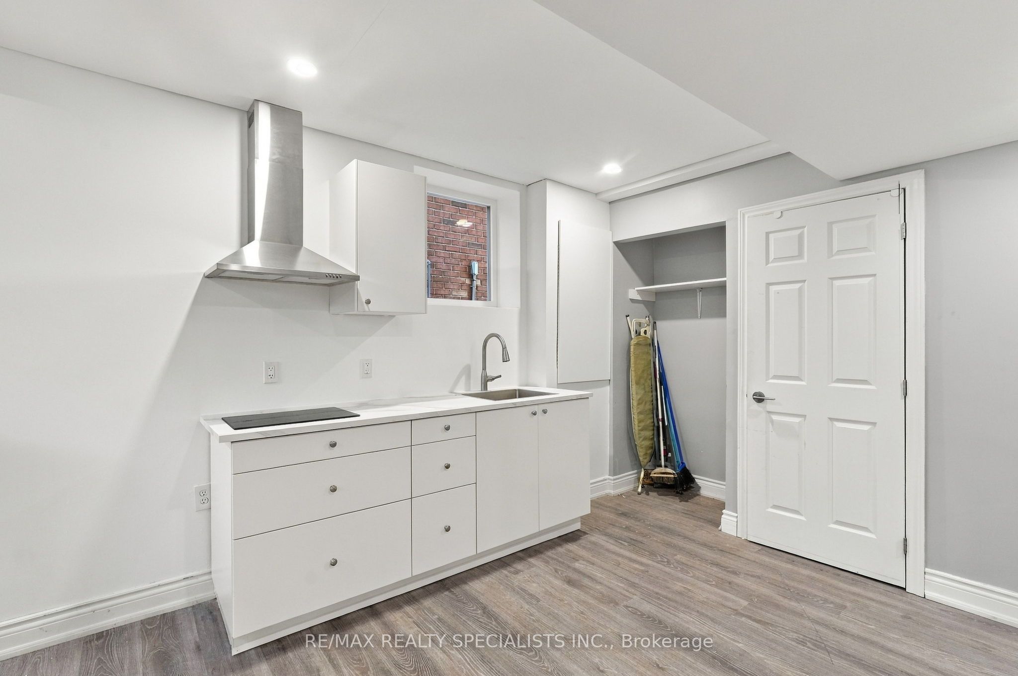 Unit bsmt - 1011 Mccuaig Drive, Milton 4