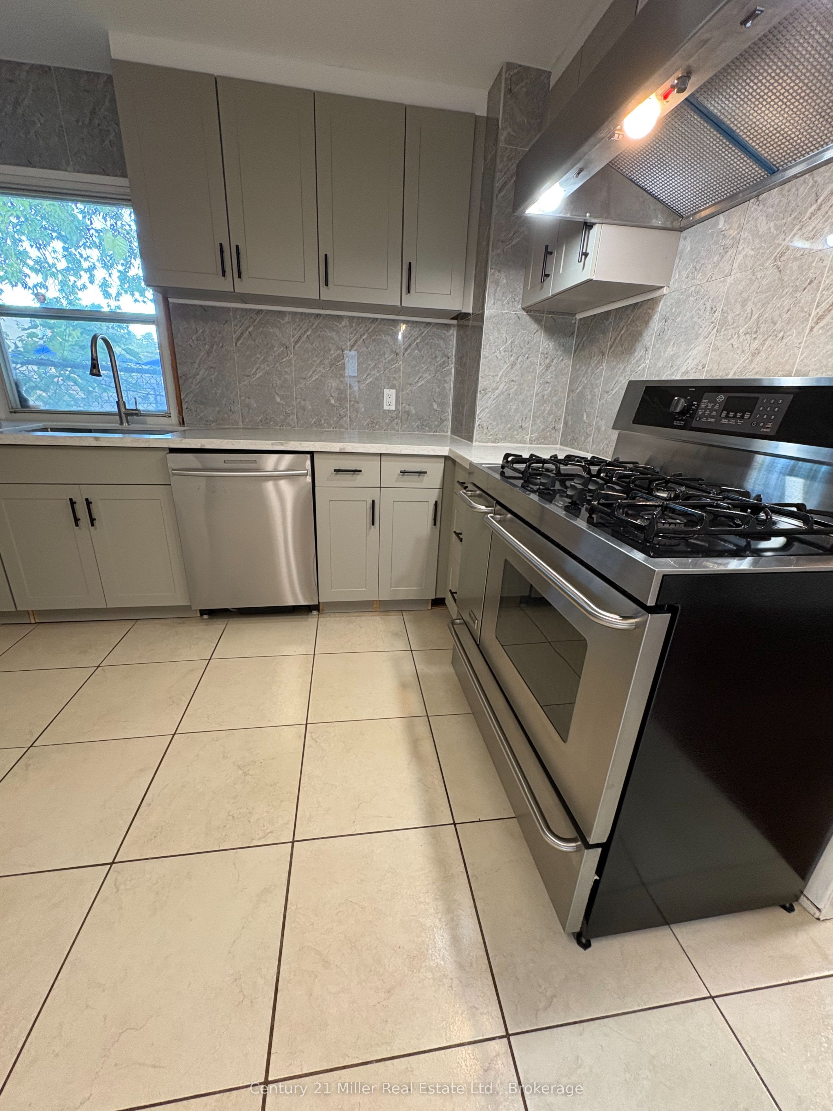 961 Ninth Street, Mississauga 4