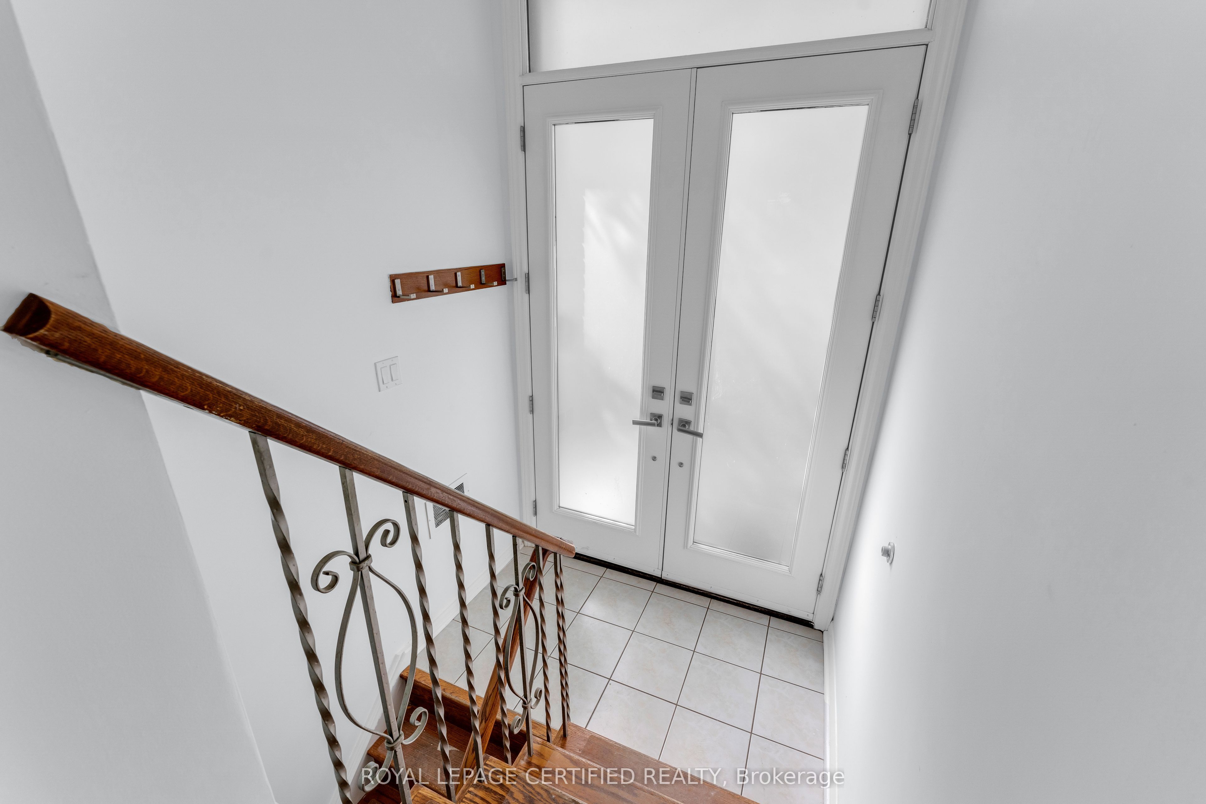 Unit MAIN - 586 Pinegrove Road, Oakville 5