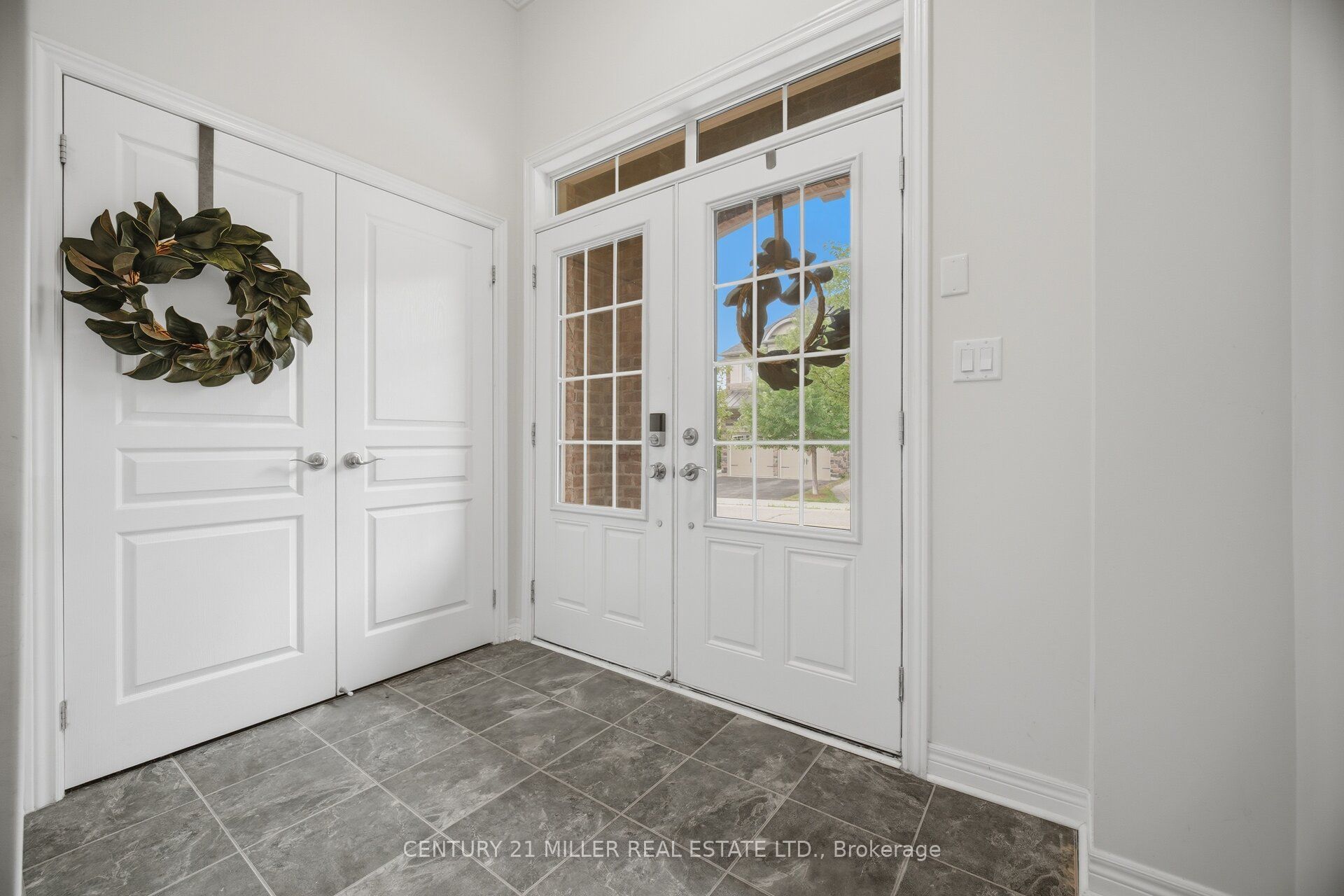 2455 Village Common, Oakville 4