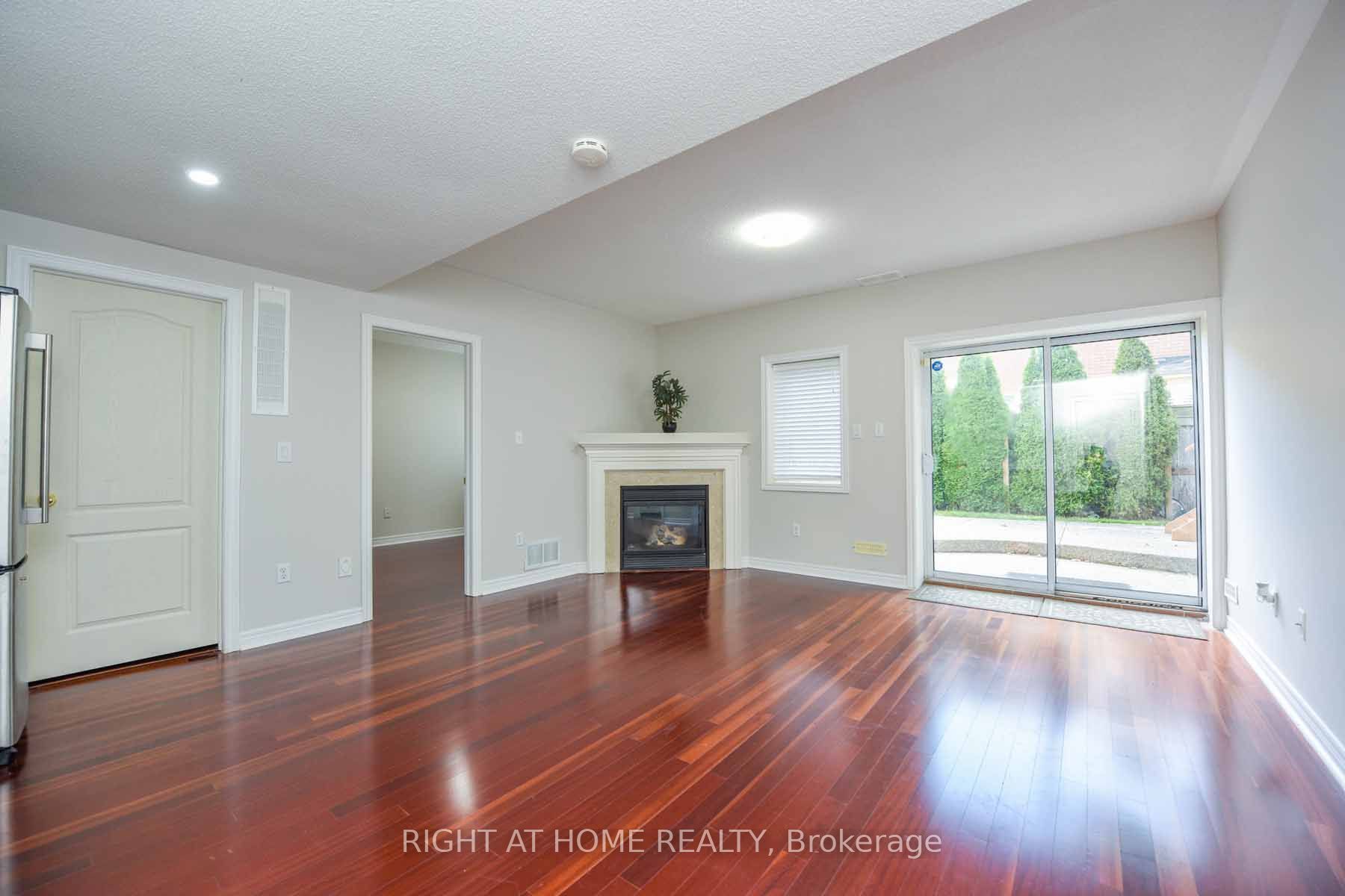 Unit Lower - 2229 GLAZEBROOK Circle, Oakville 2