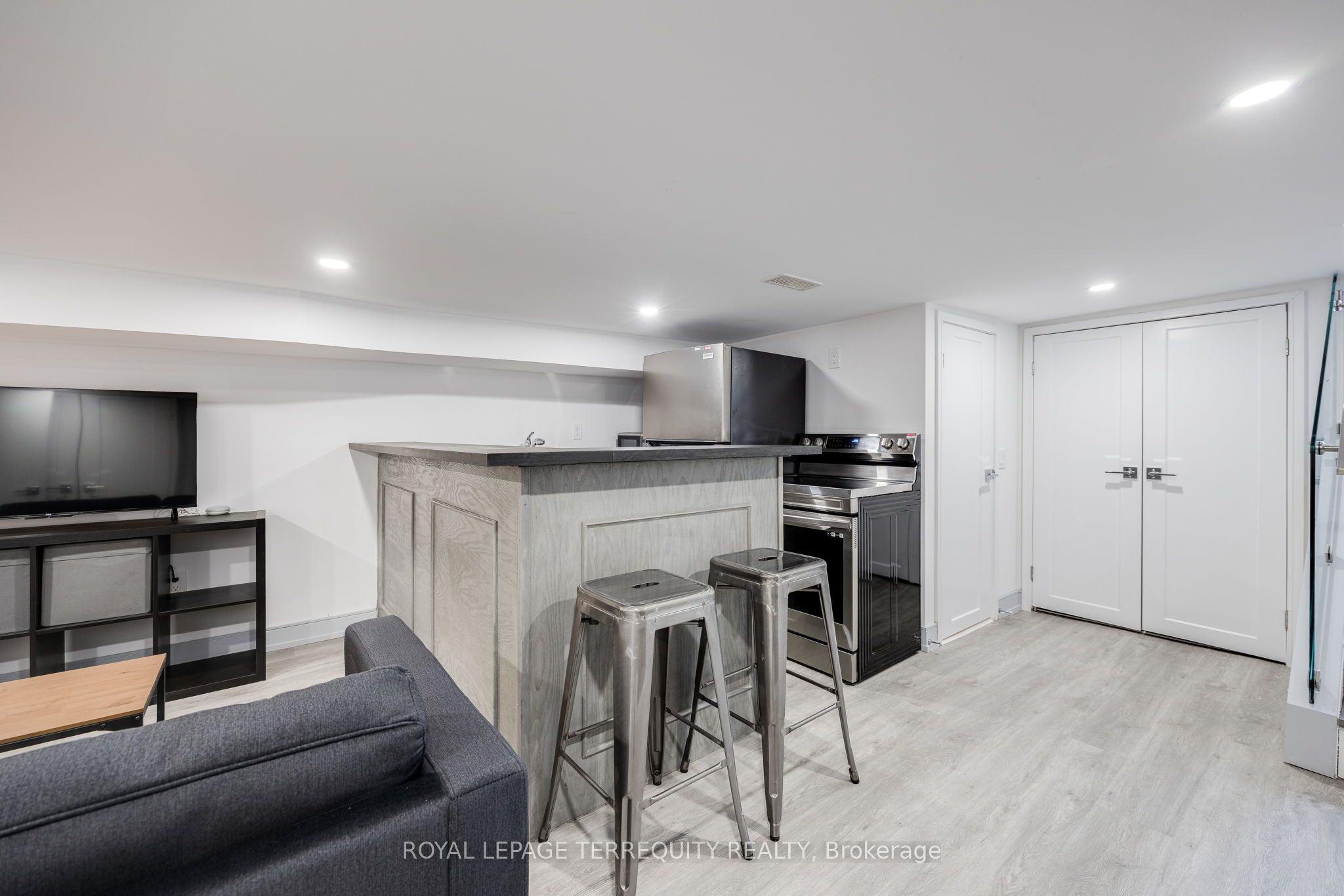 Unit Bsmt - 668 Indian Road, Toronto 5
