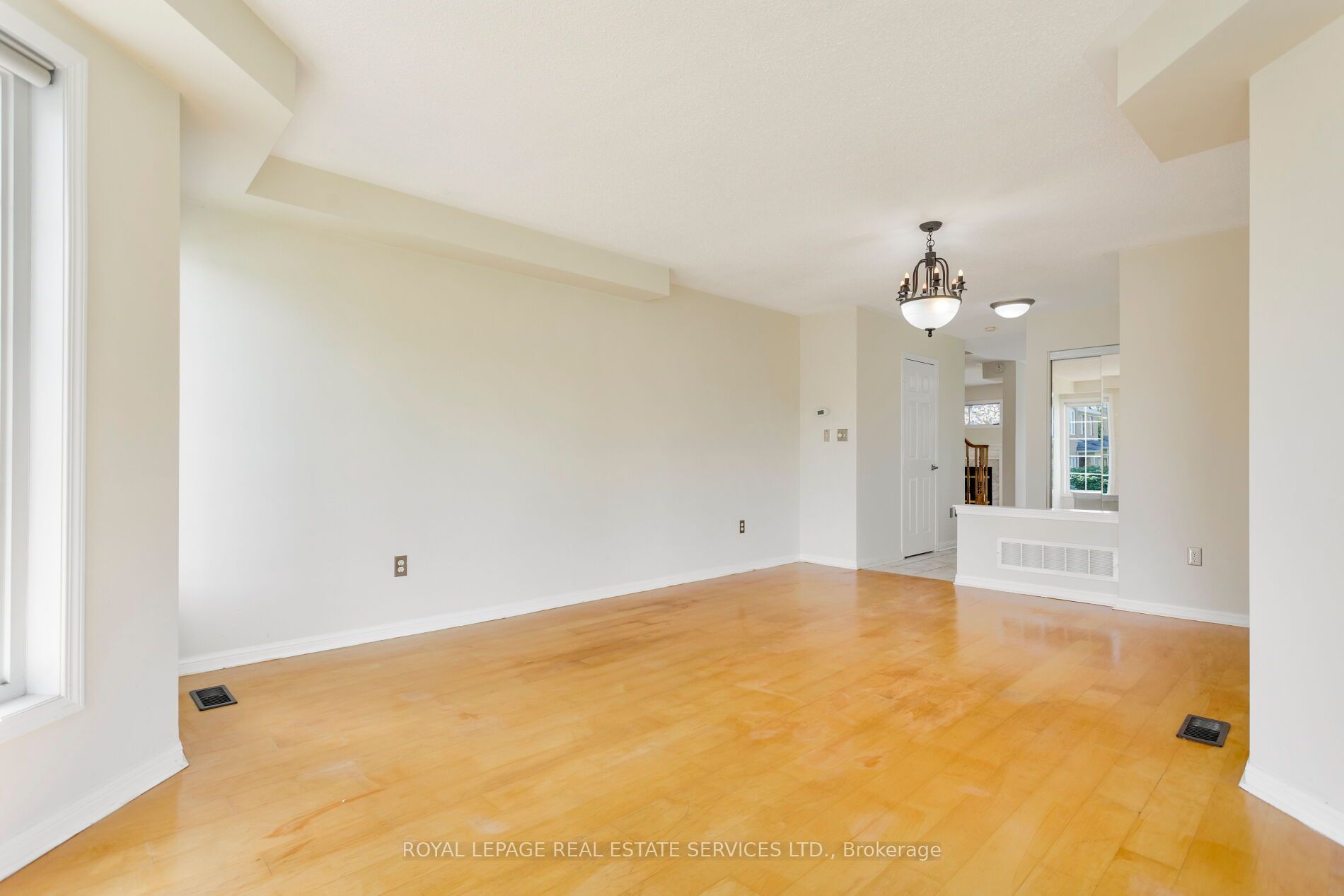 2204 Grand Oak Trail, Oakville 3