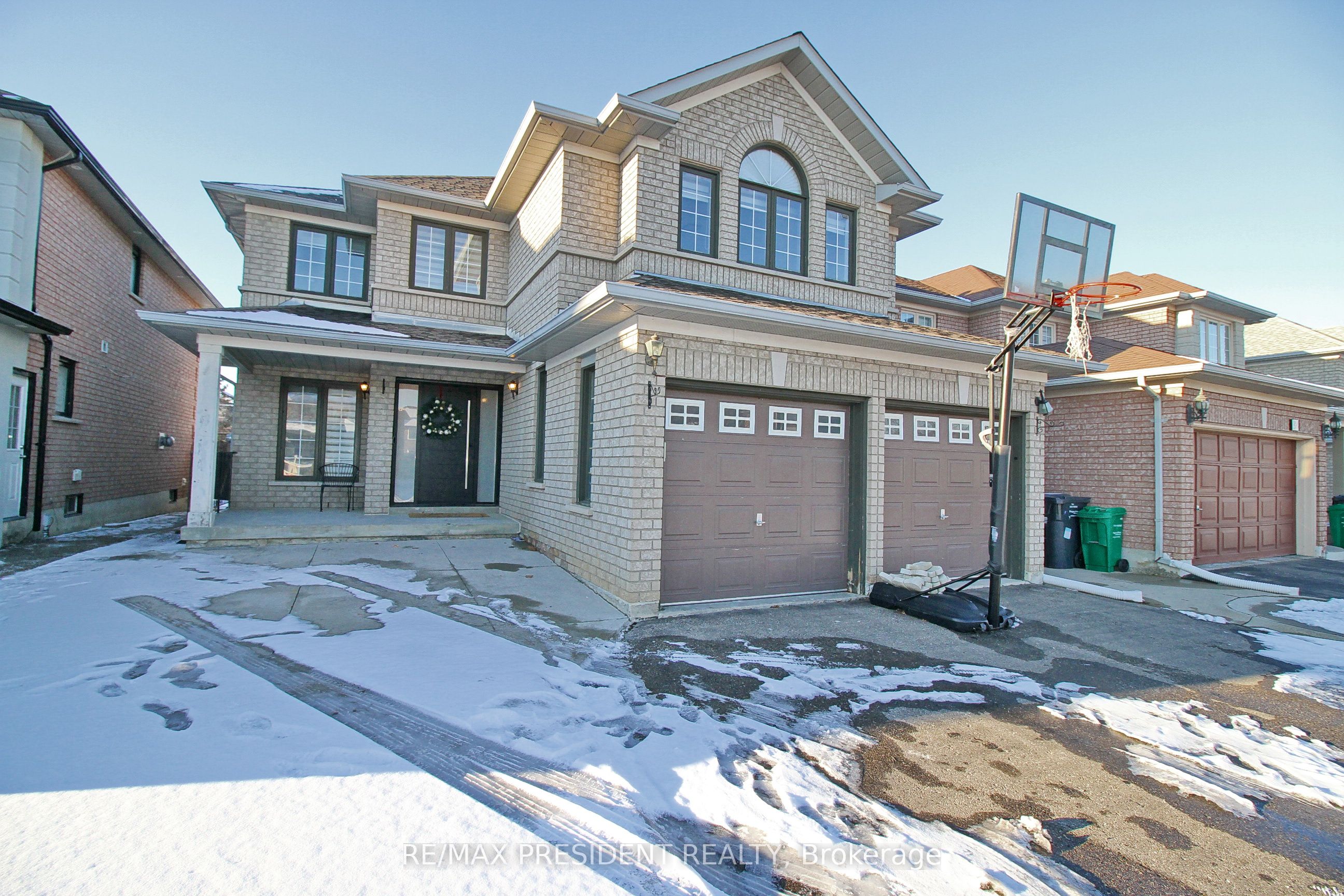 32 Deerglen Drive, Brampton 2